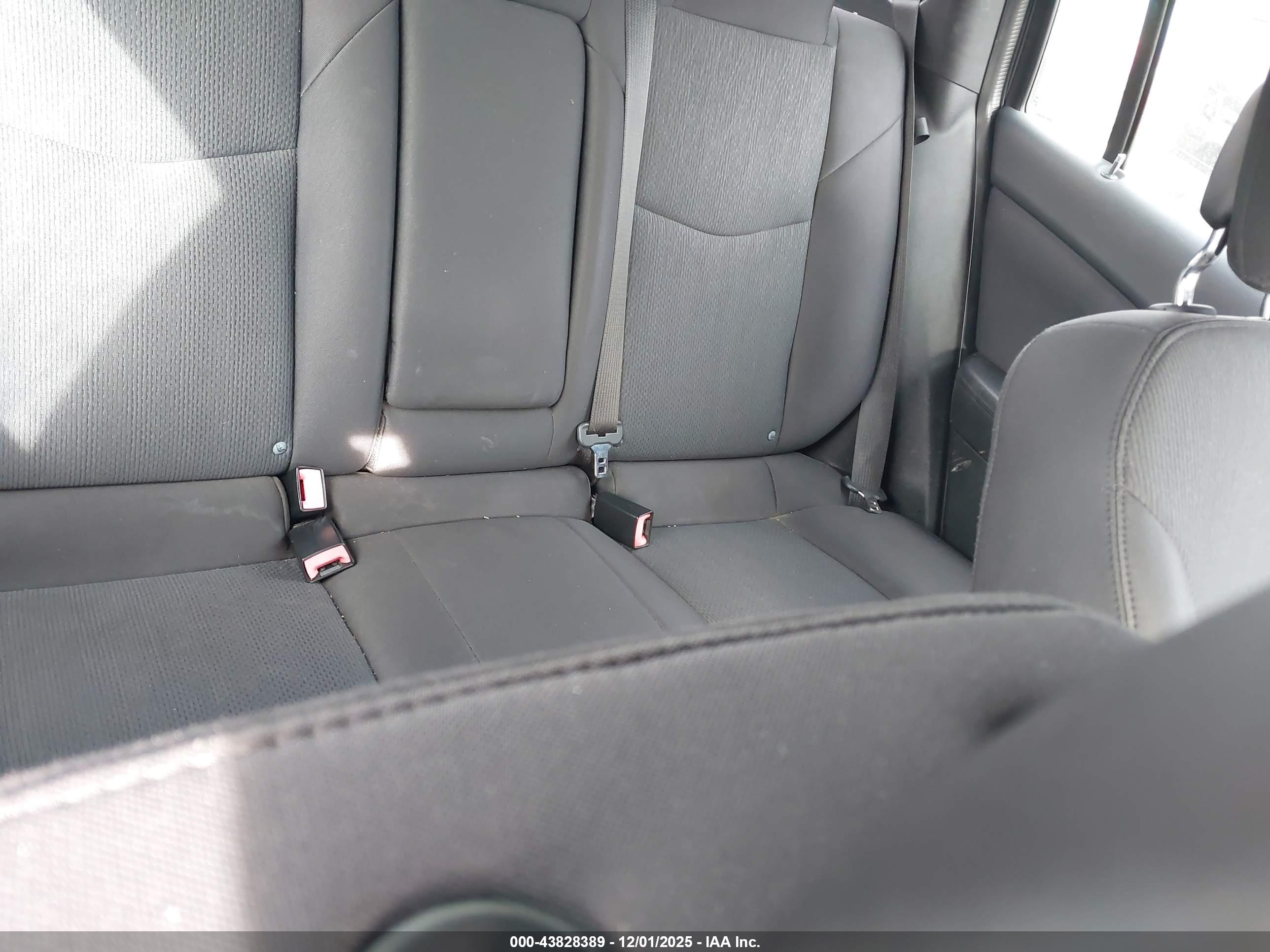 CHRYSLER 200 image 8