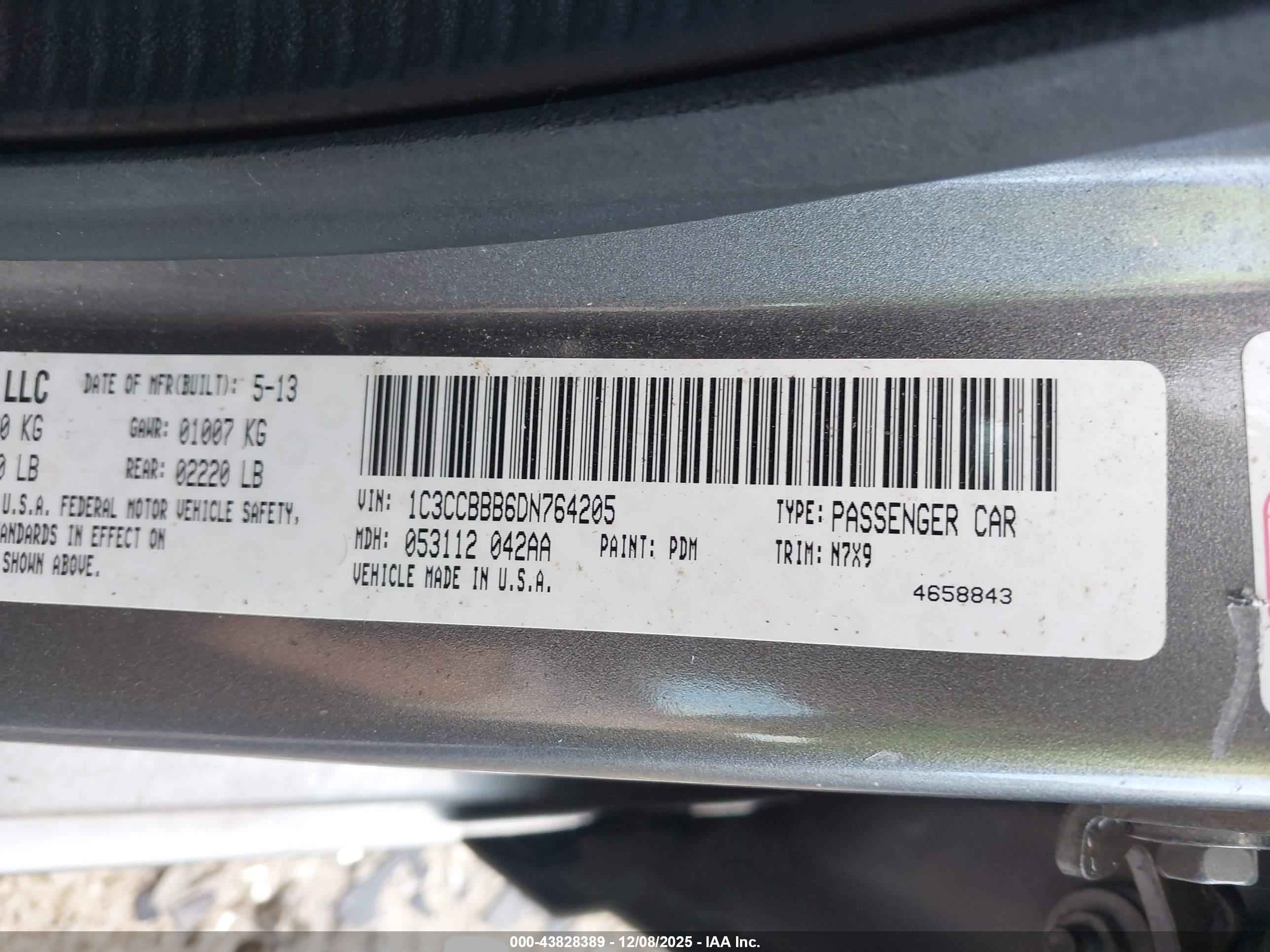 CHRYSLER 200 image 9
