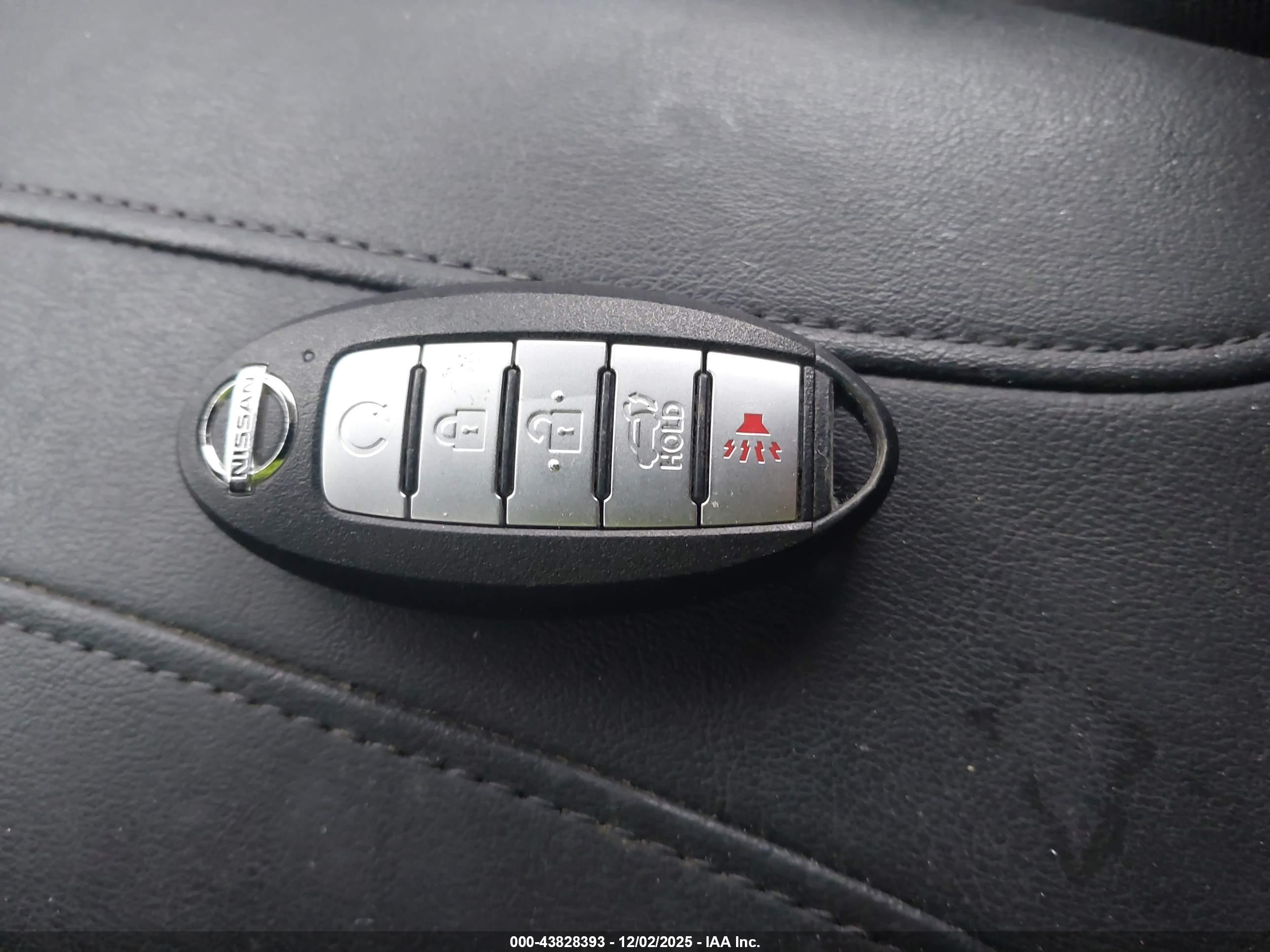 NISSAN ROGUE image 11