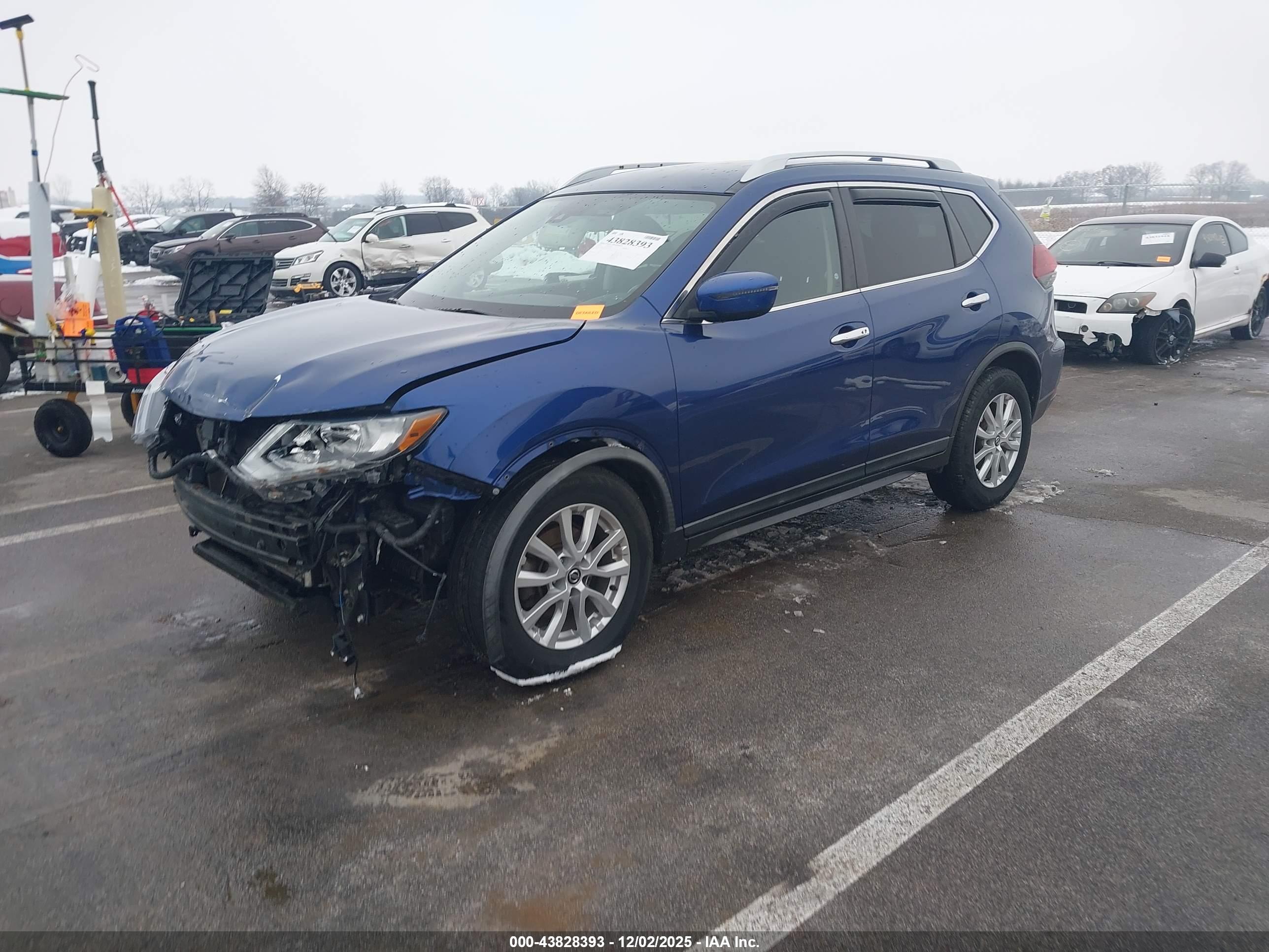 NISSAN ROGUE image 2