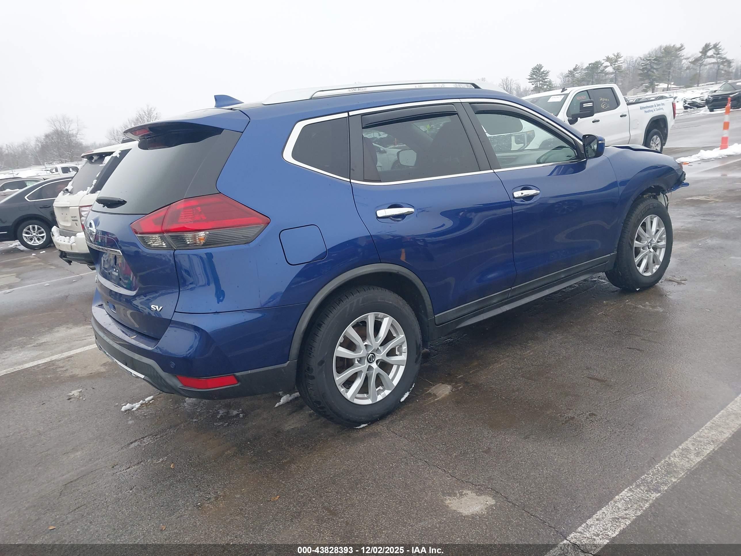 NISSAN ROGUE image 4