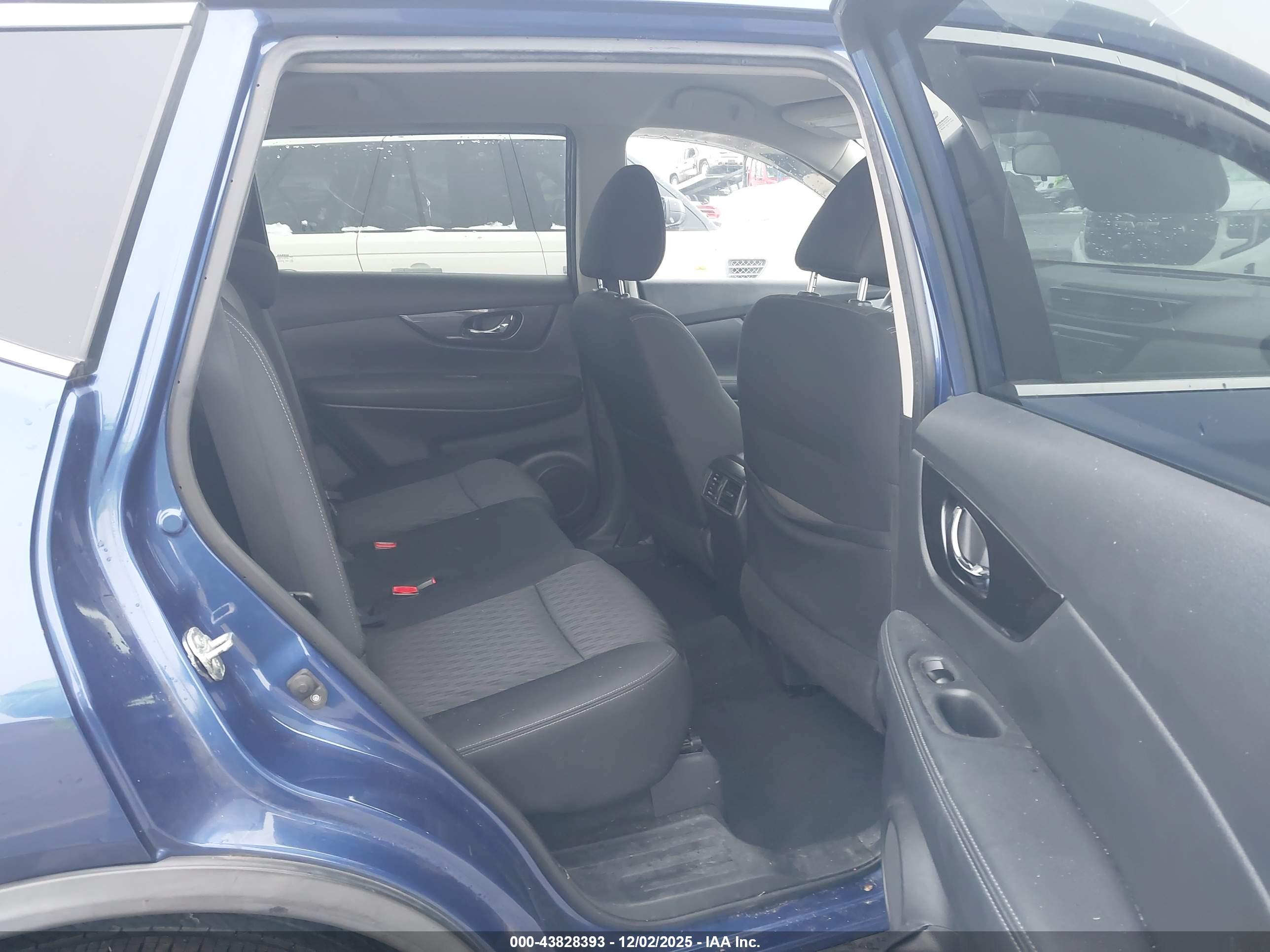 NISSAN ROGUE image 8