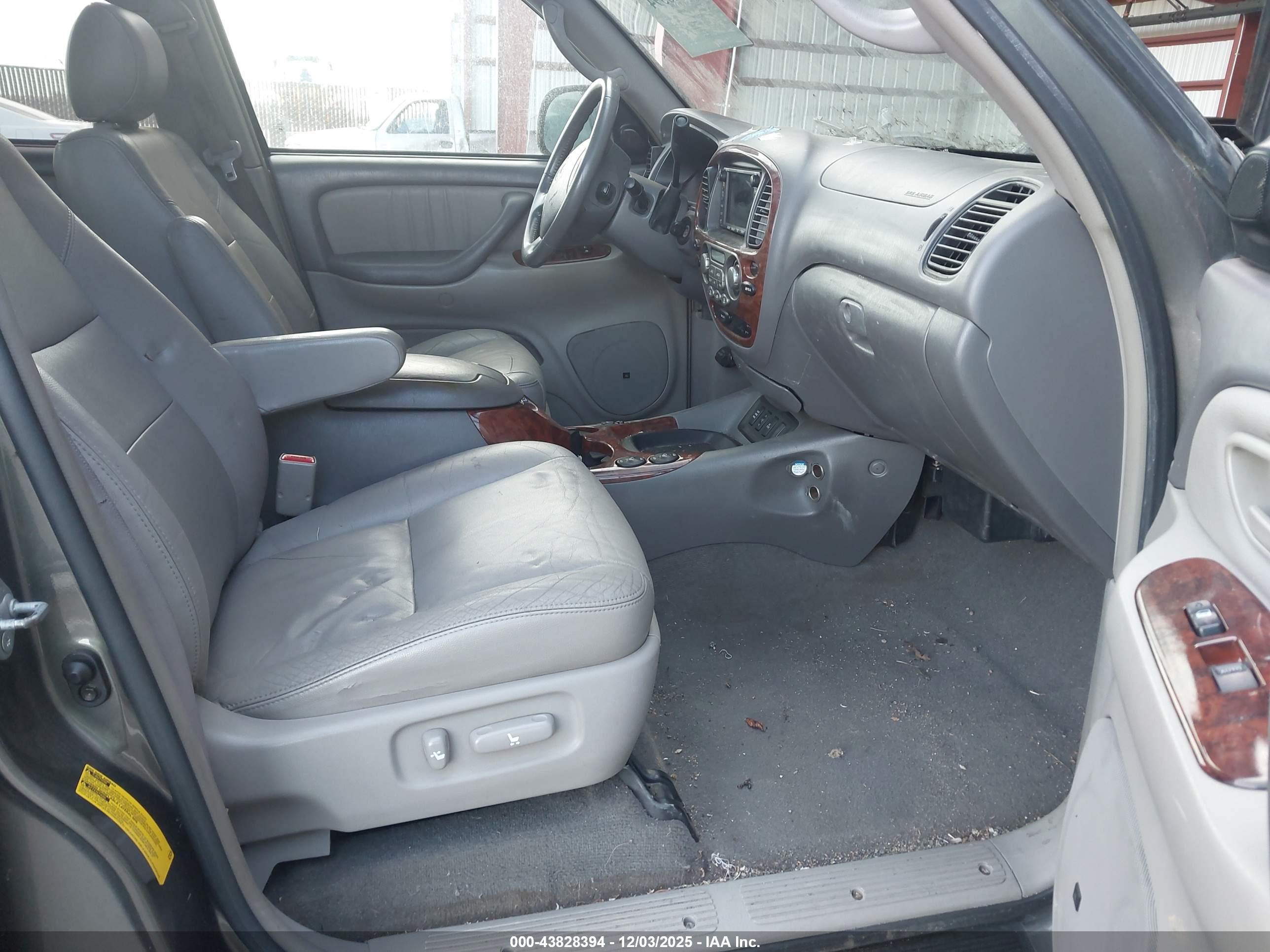 TOYOTA SEQUOIA image 5