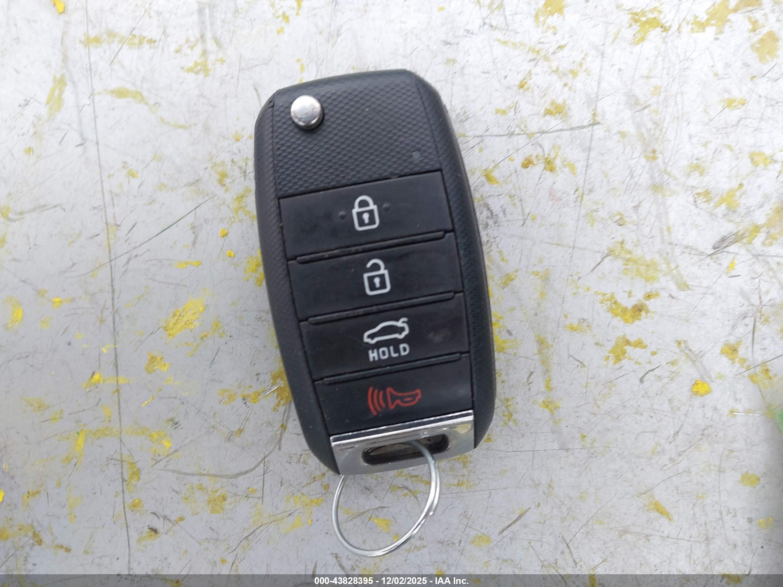 KIA K5 image 11