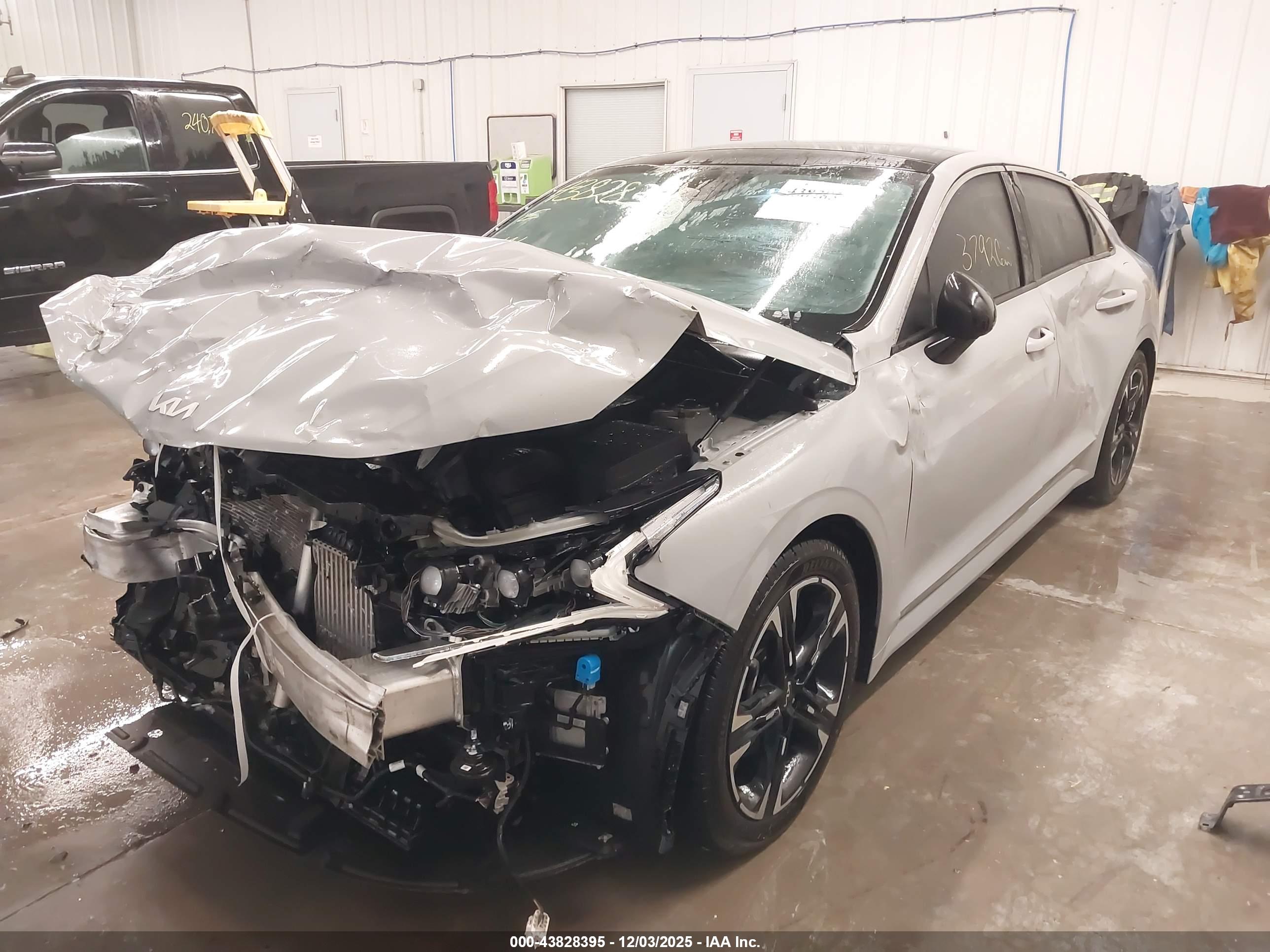 KIA K5 image 6