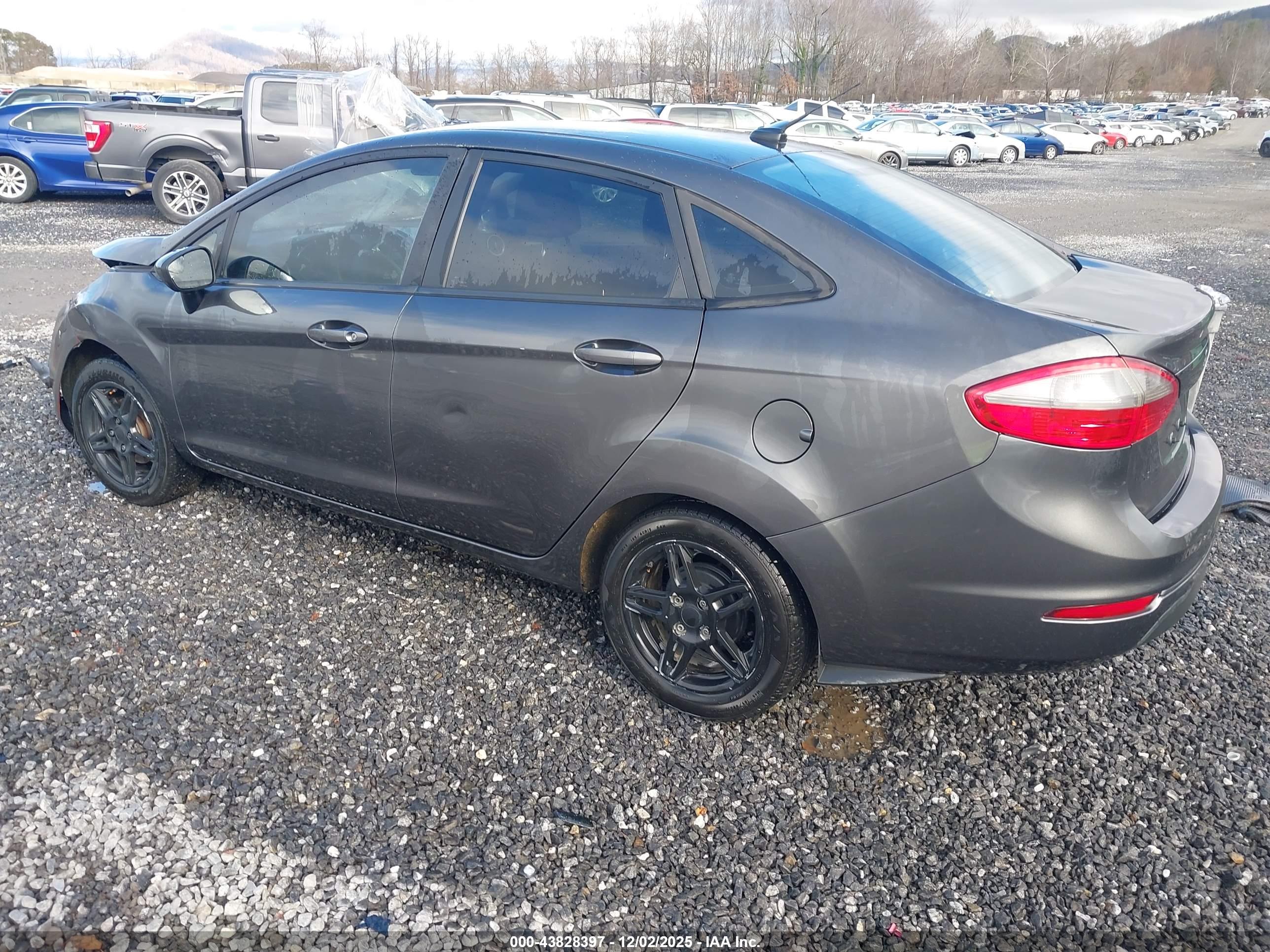 FORD FIESTA image 3