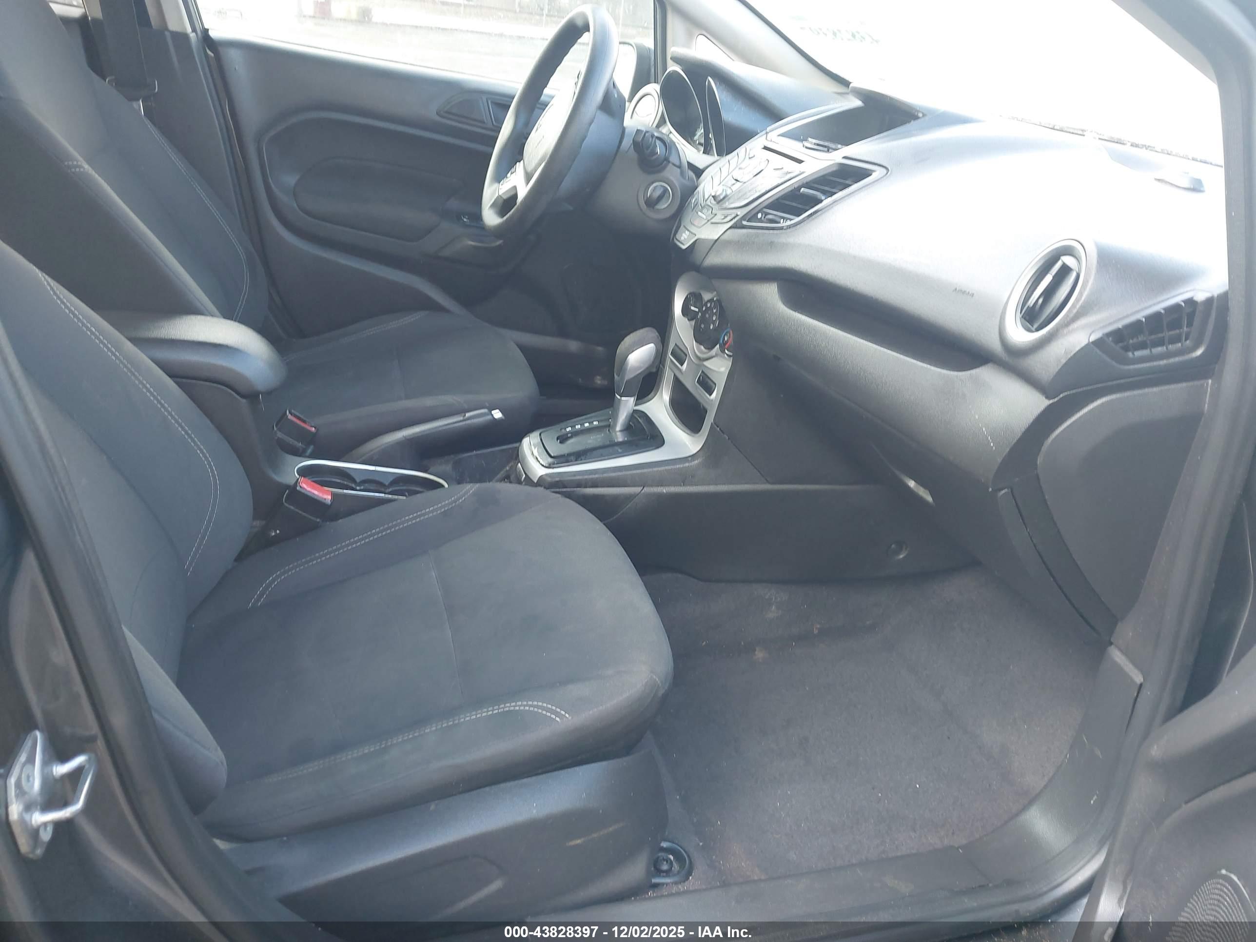 FORD FIESTA image 5