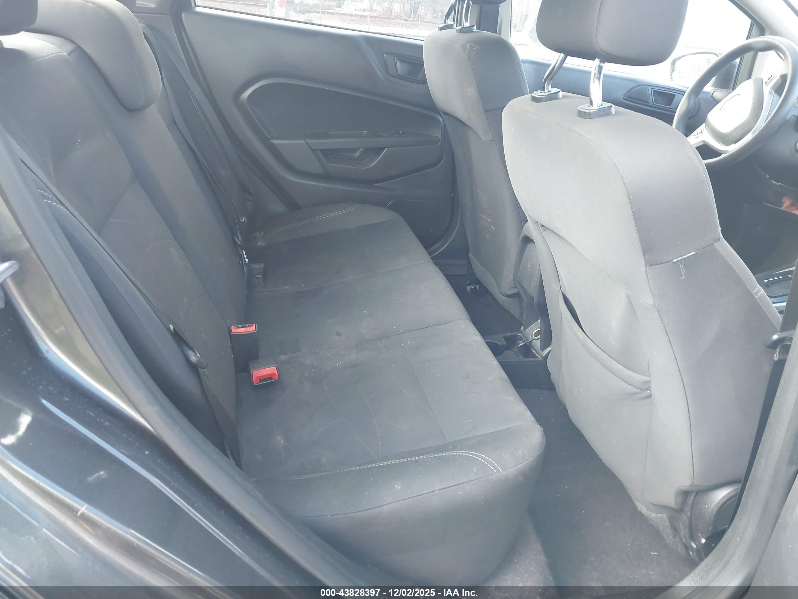 FORD FIESTA image 8