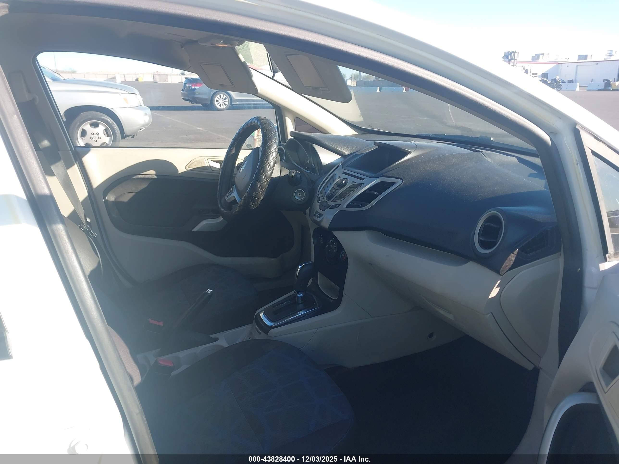 FORD FIESTA image 5