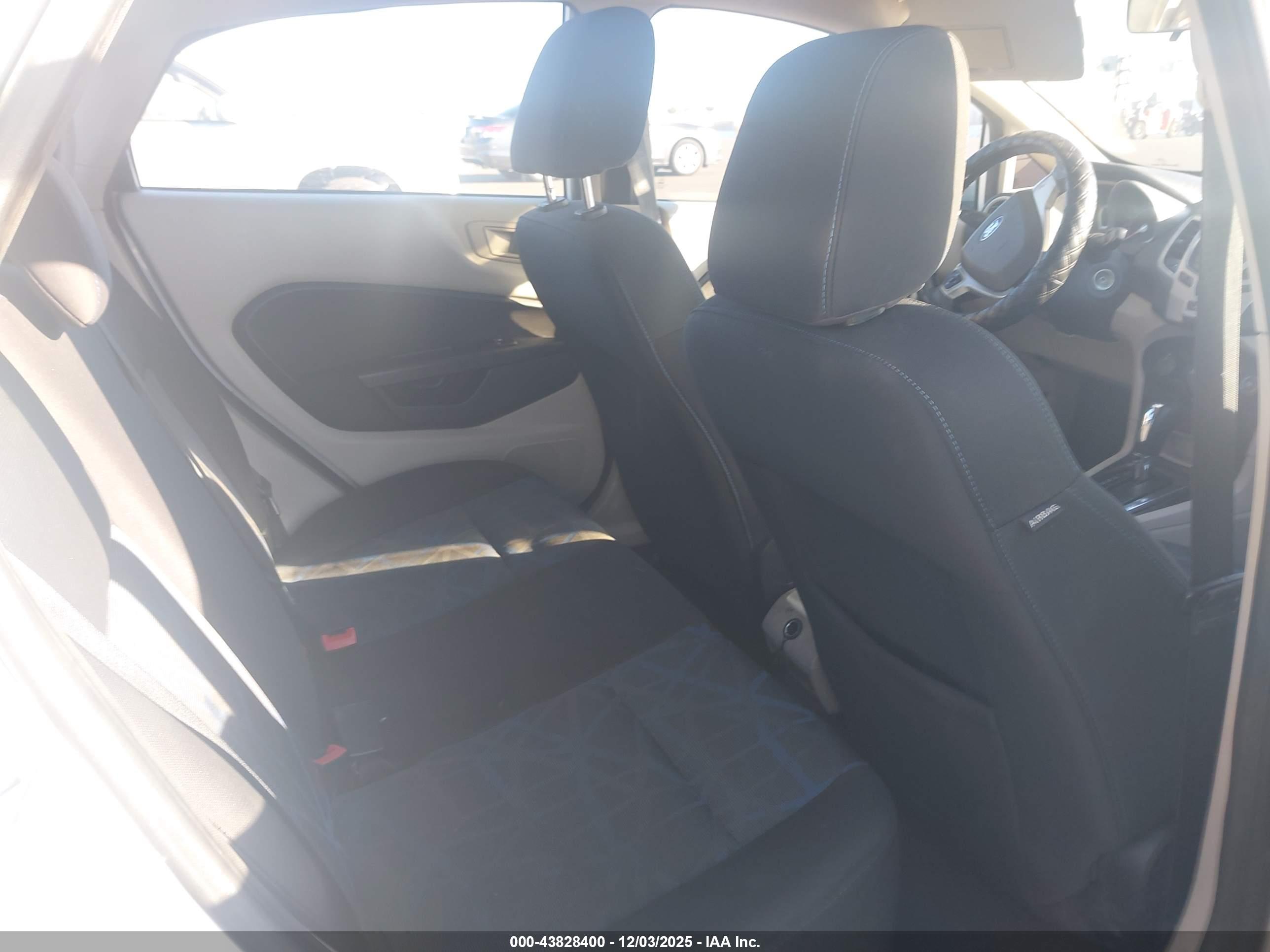 FORD FIESTA image 8