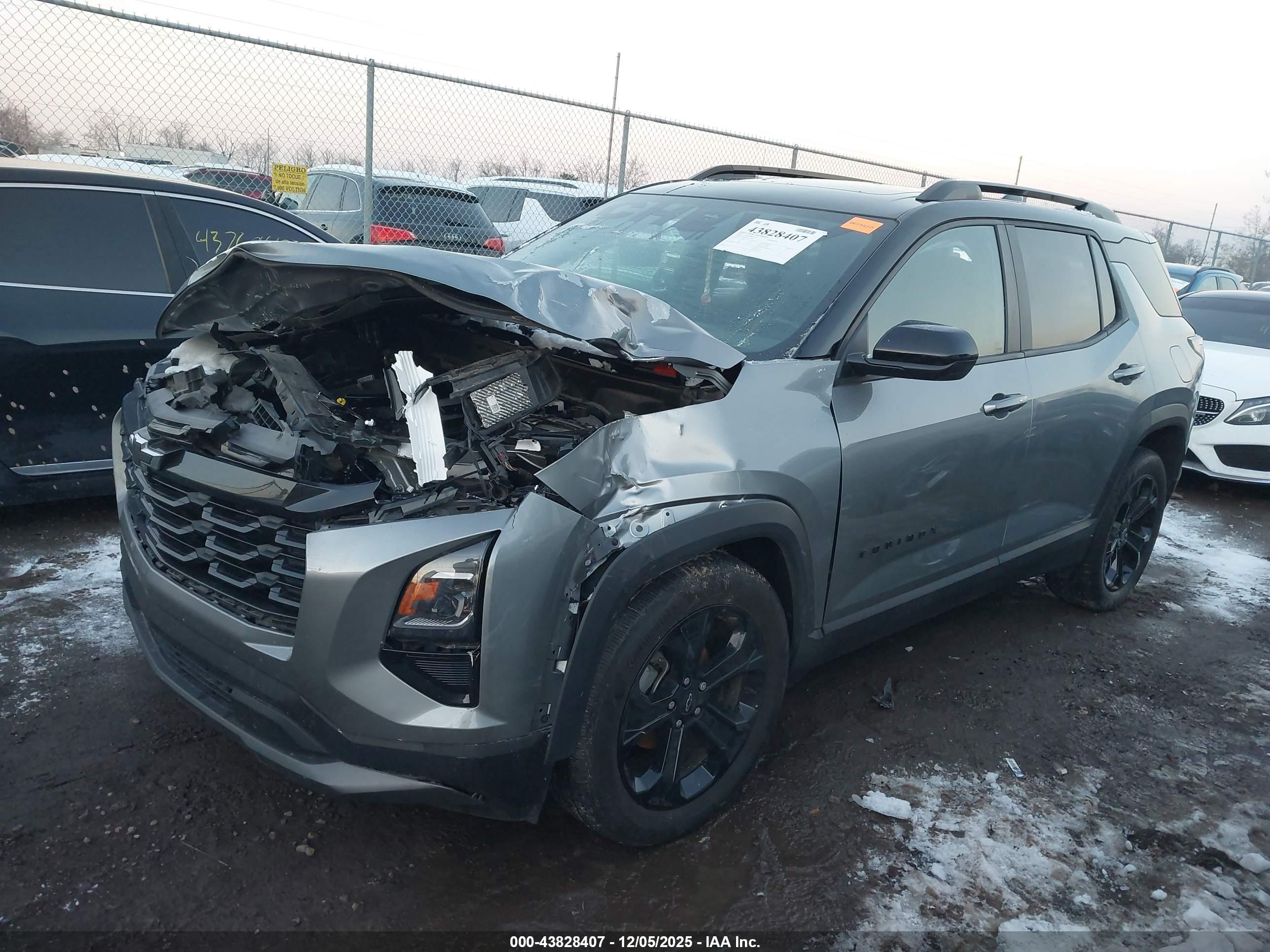 CHEVROLET EQUINOX image 2