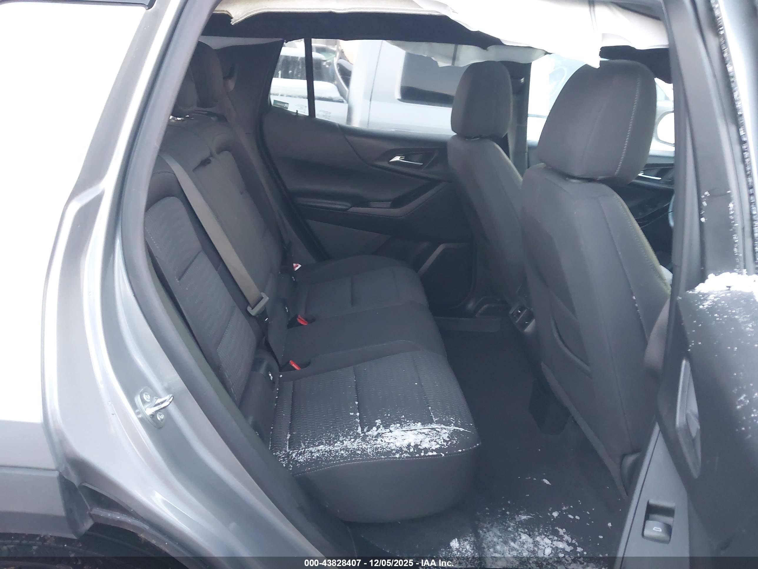 CHEVROLET EQUINOX image 8