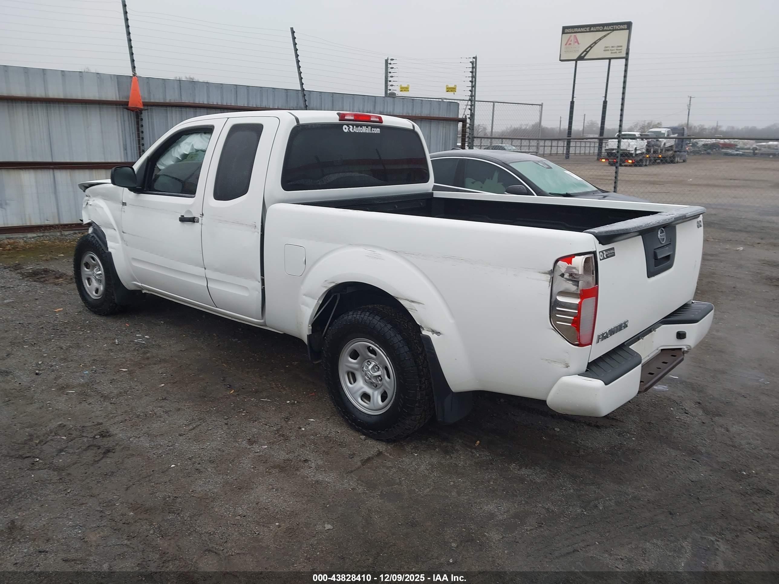 NISSAN FRONTIER image 3