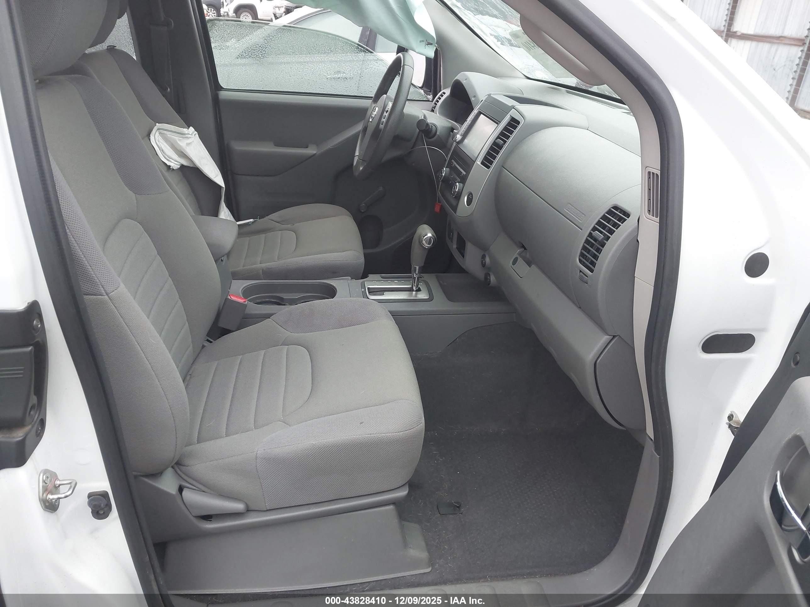 NISSAN FRONTIER image 5
