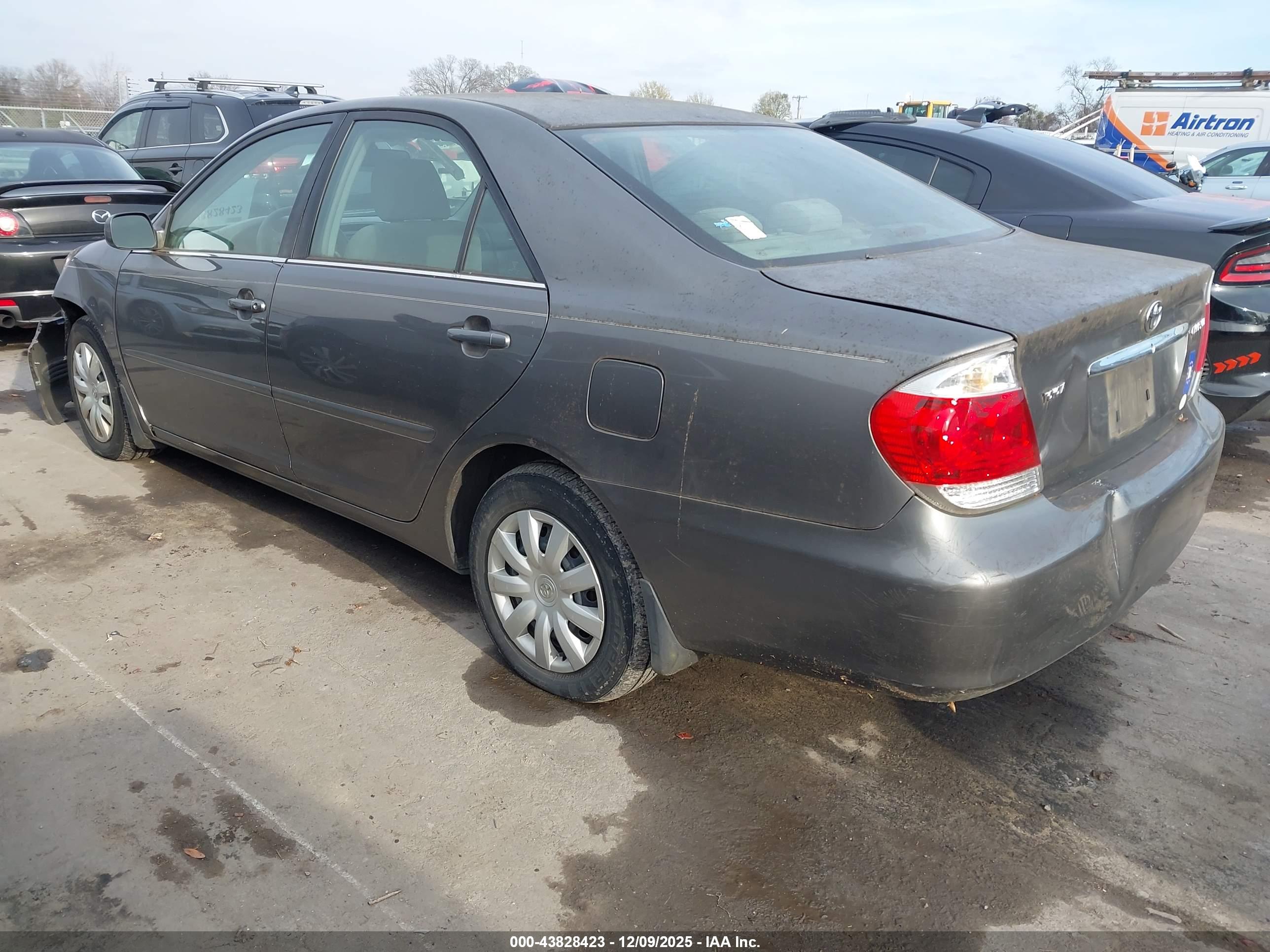 TOYOTA CAMRY image 3