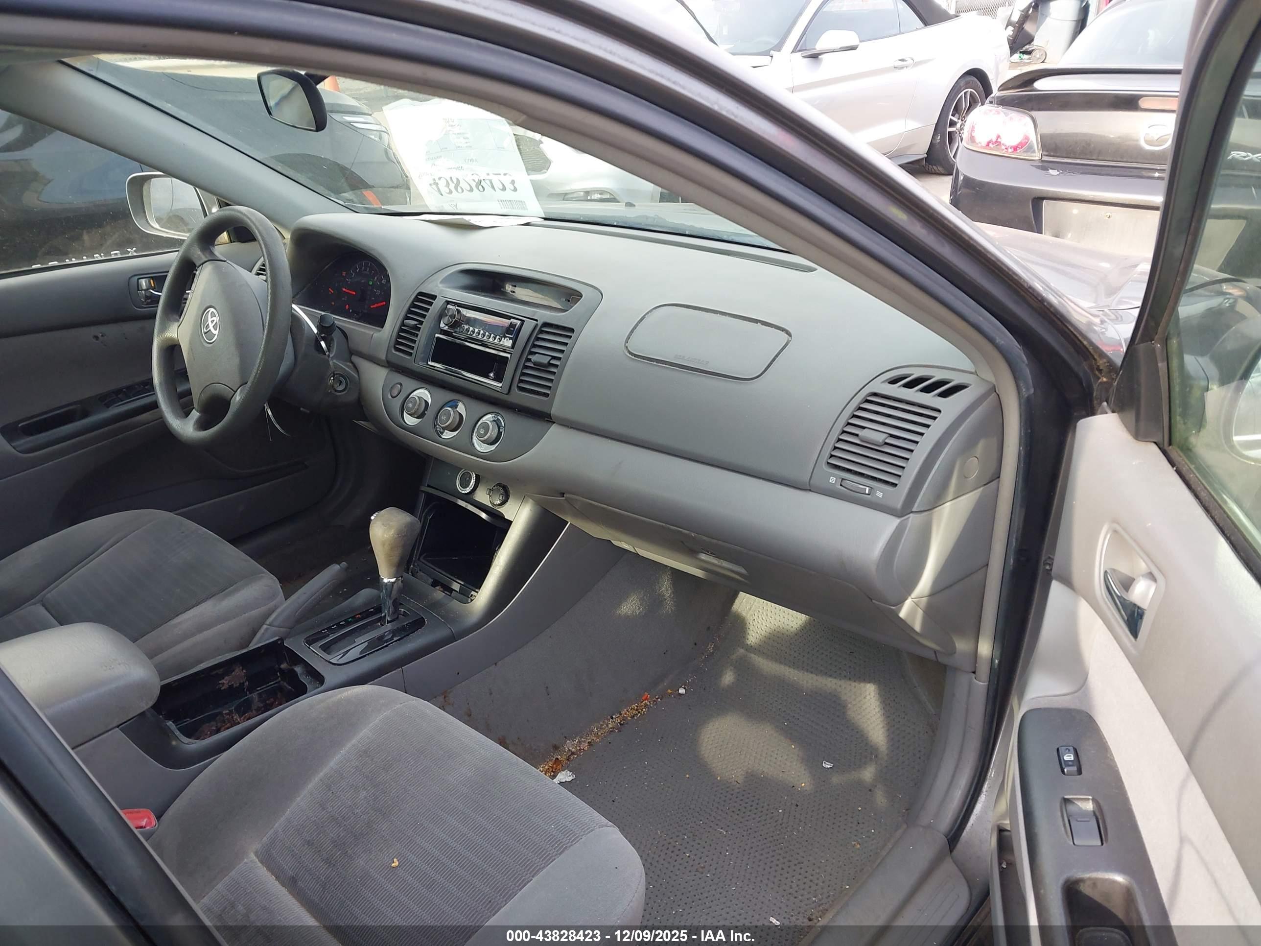 TOYOTA CAMRY image 5