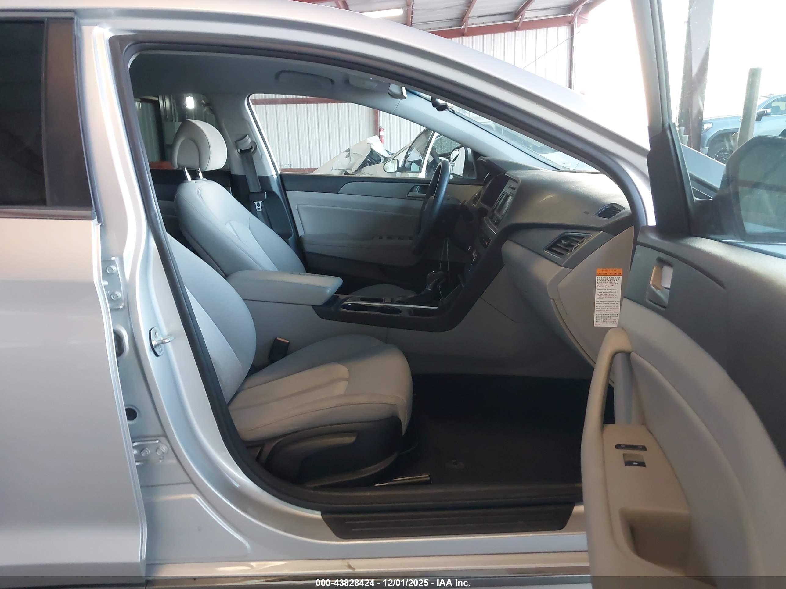 HYUNDAI SONATA image 5