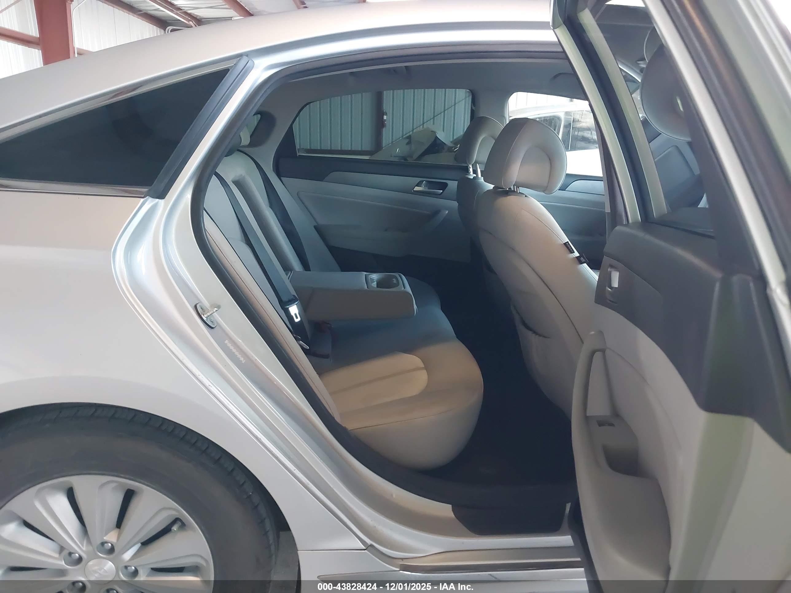 HYUNDAI SONATA image 8