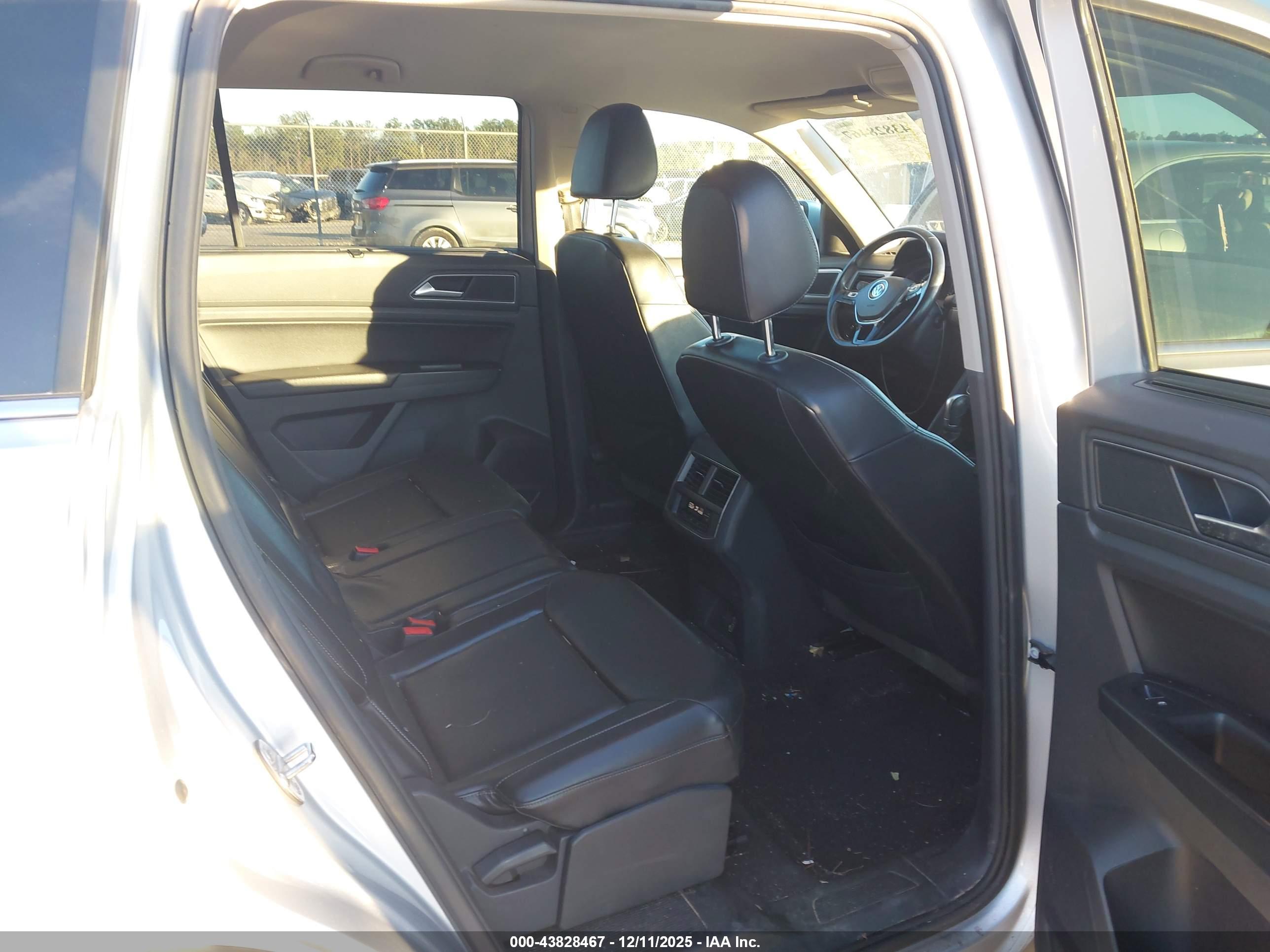 VOLKSWAGEN ATLAS image 8