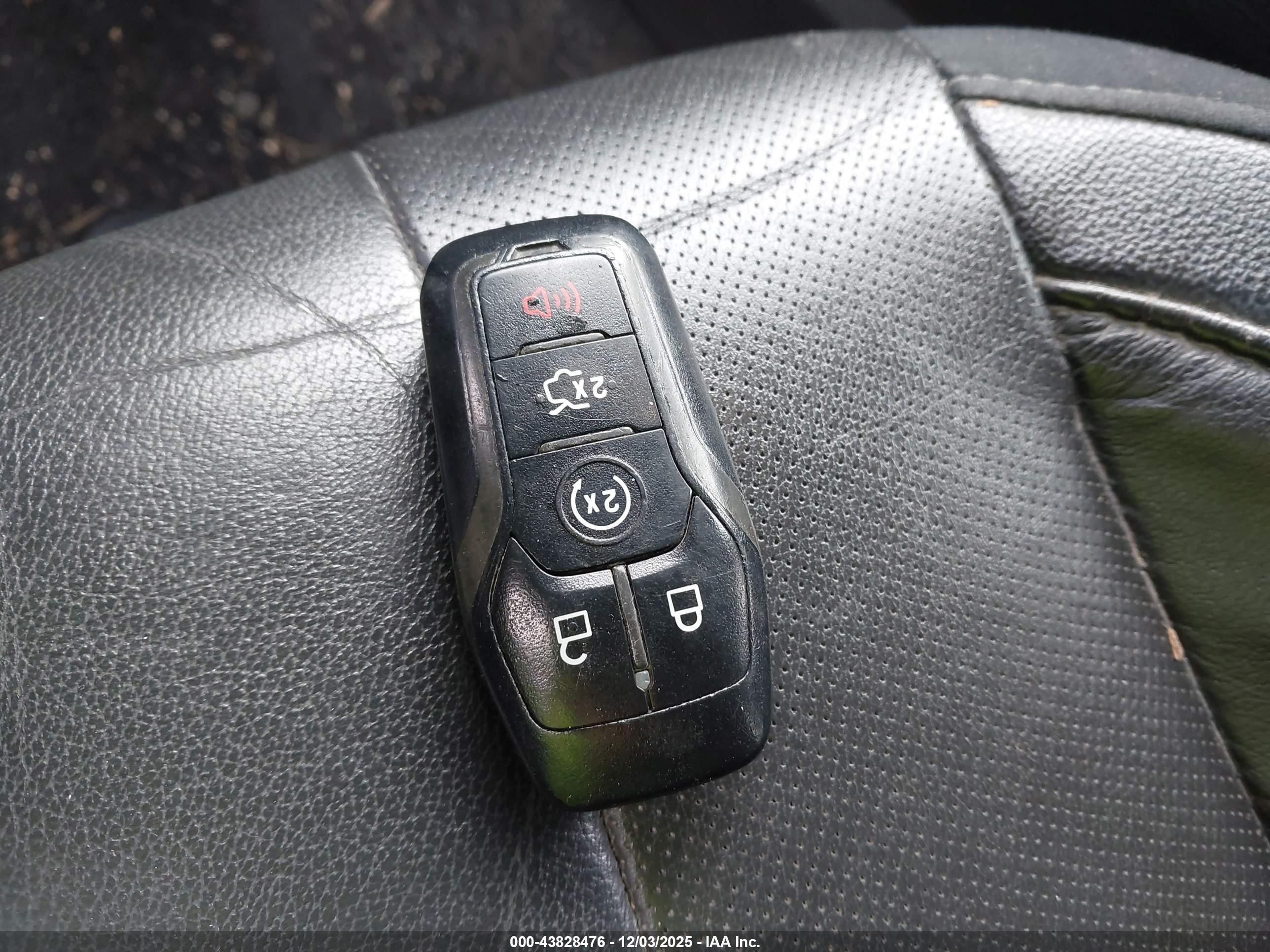 FORD FUSION image 11