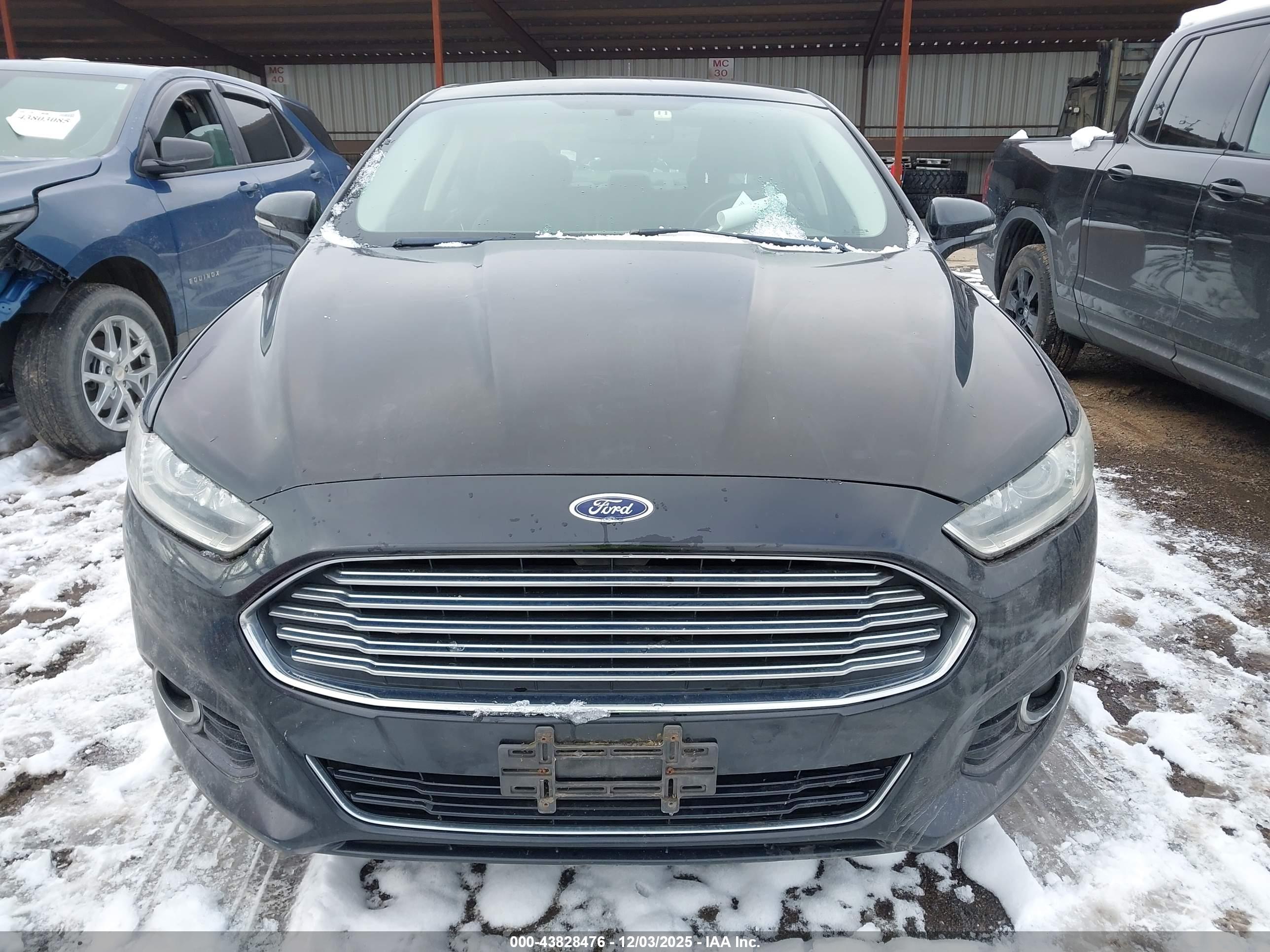 FORD FUSION image 6