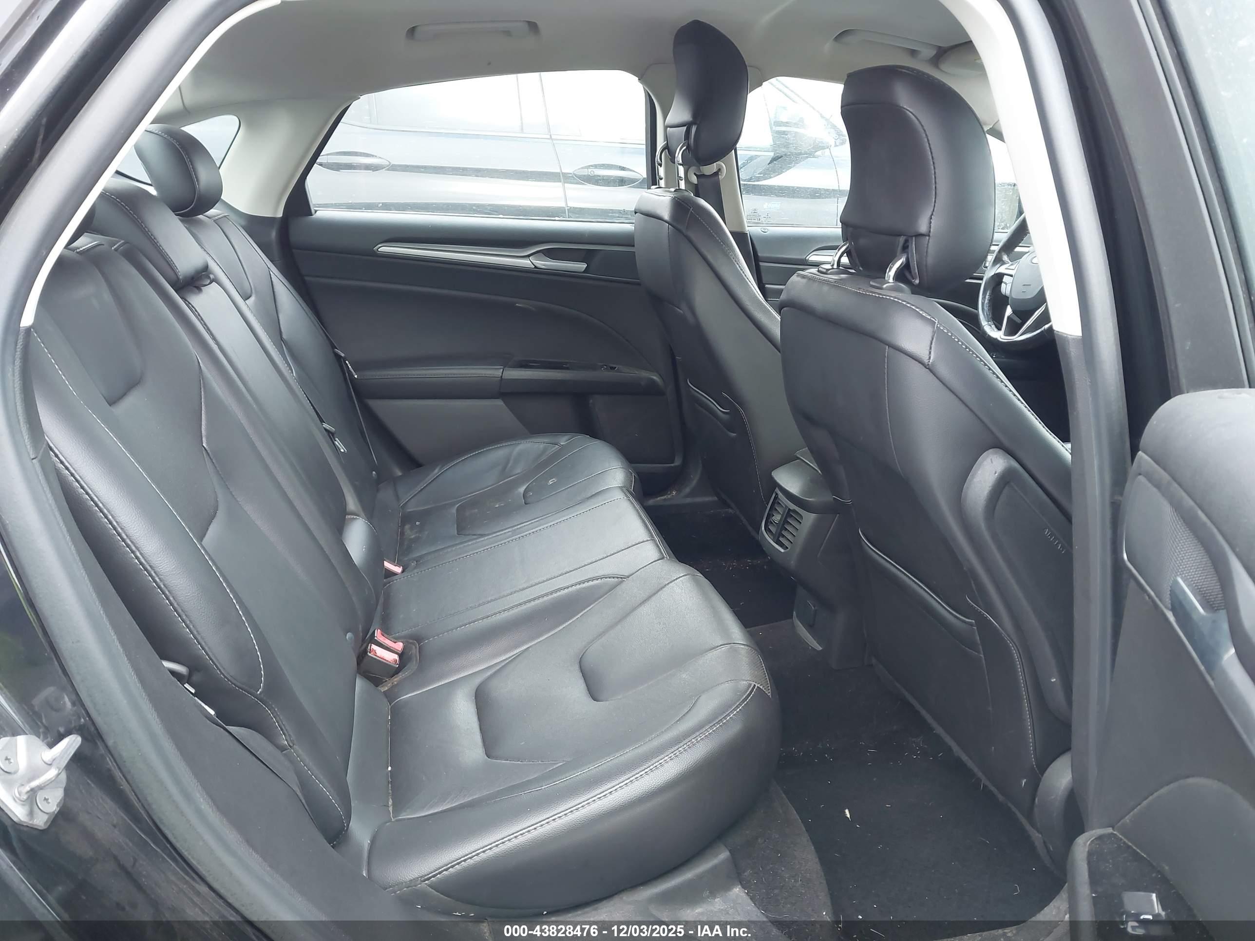 FORD FUSION image 8