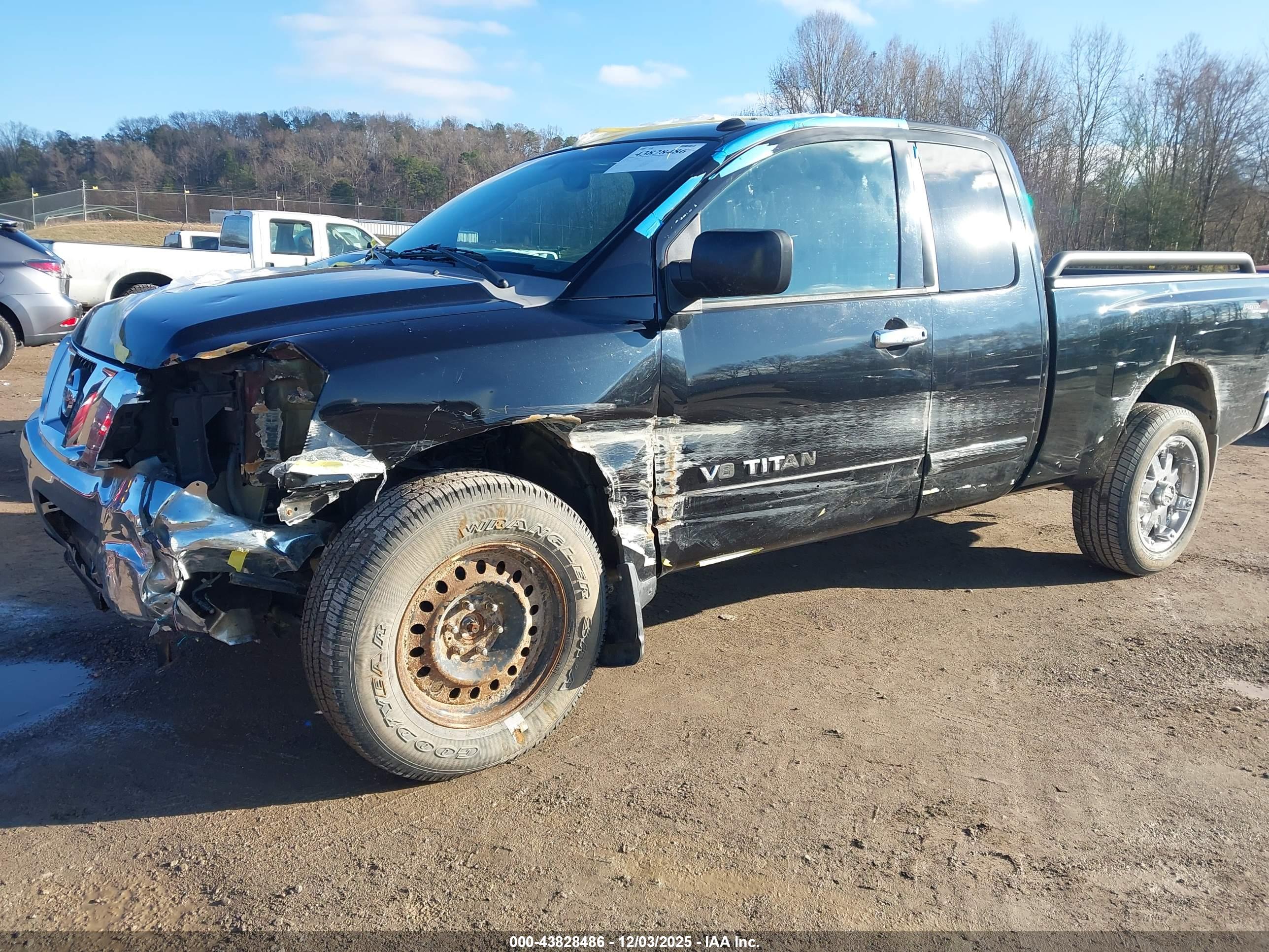 NISSAN TITAN image 2