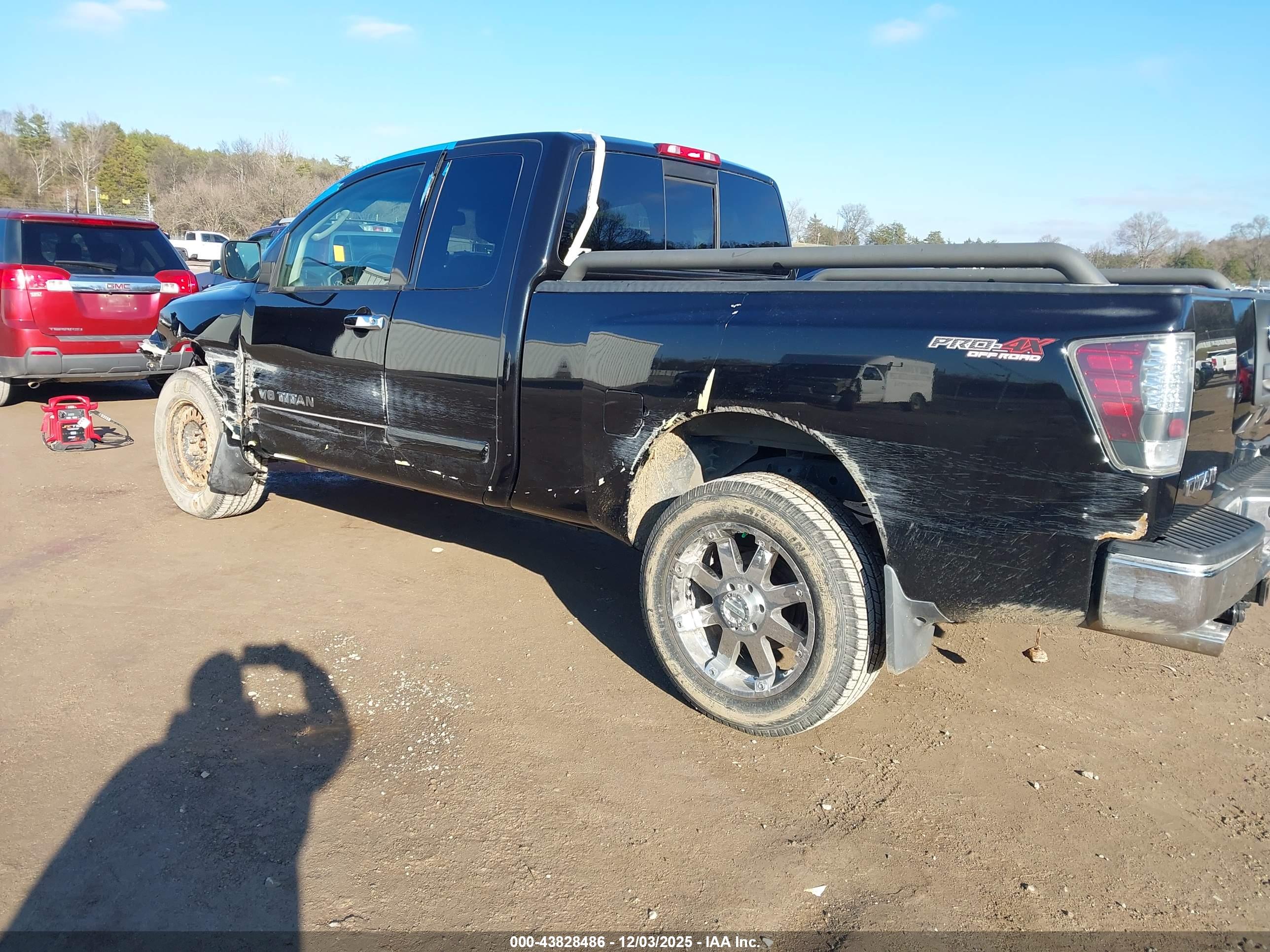 NISSAN TITAN image 3