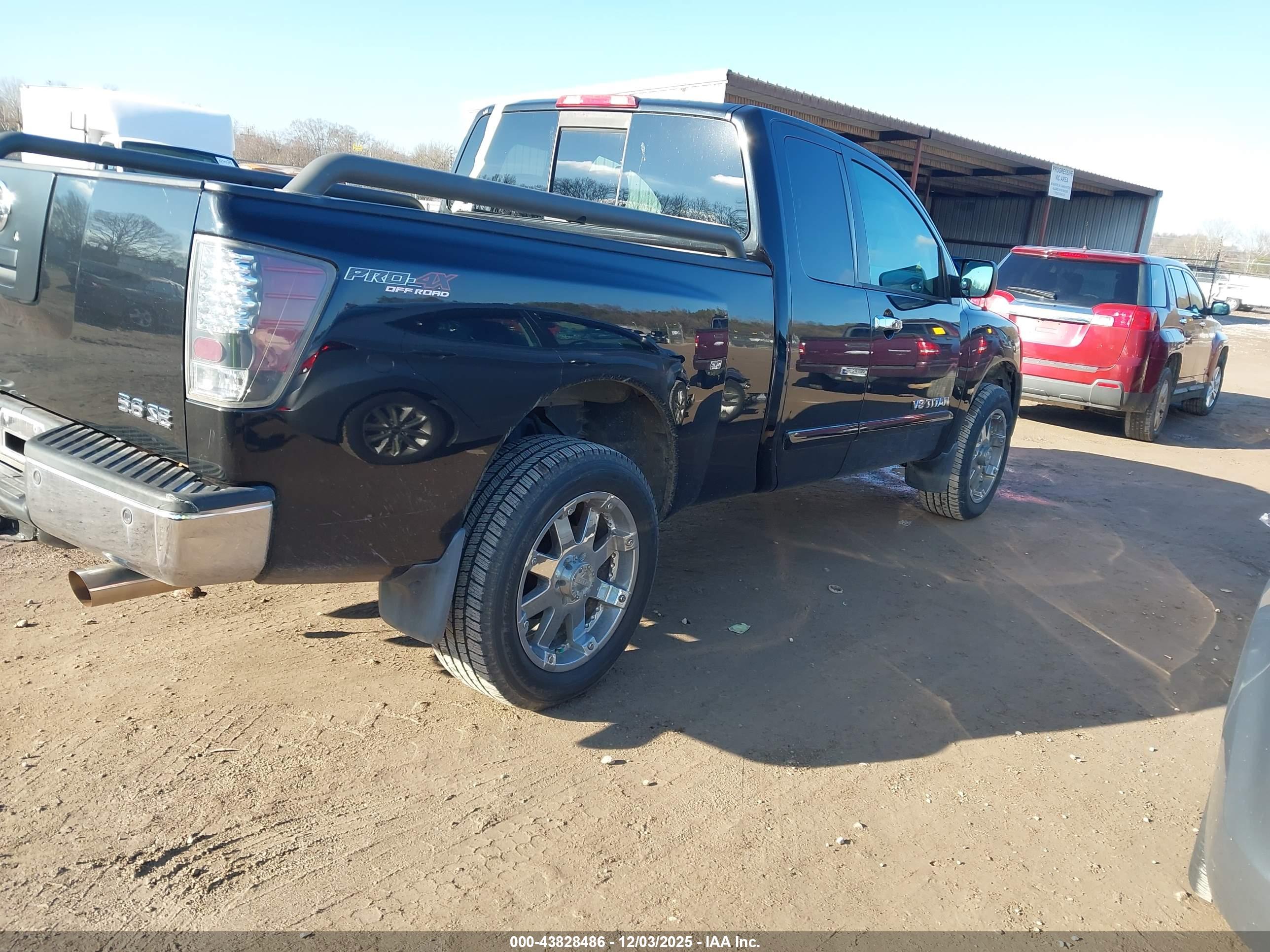 NISSAN TITAN image 4