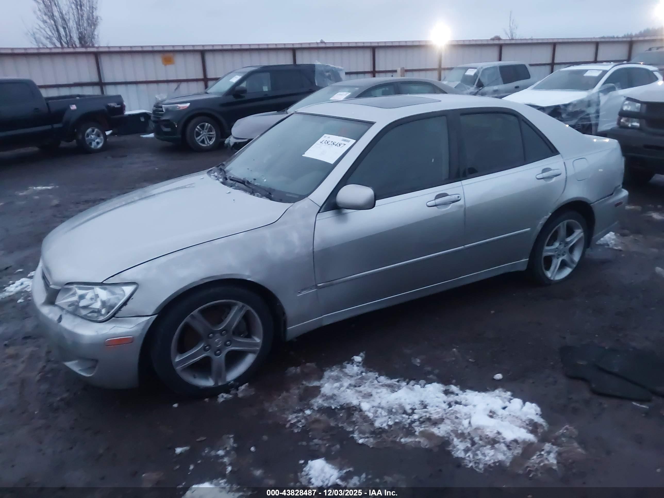 LEXUS IS image 2