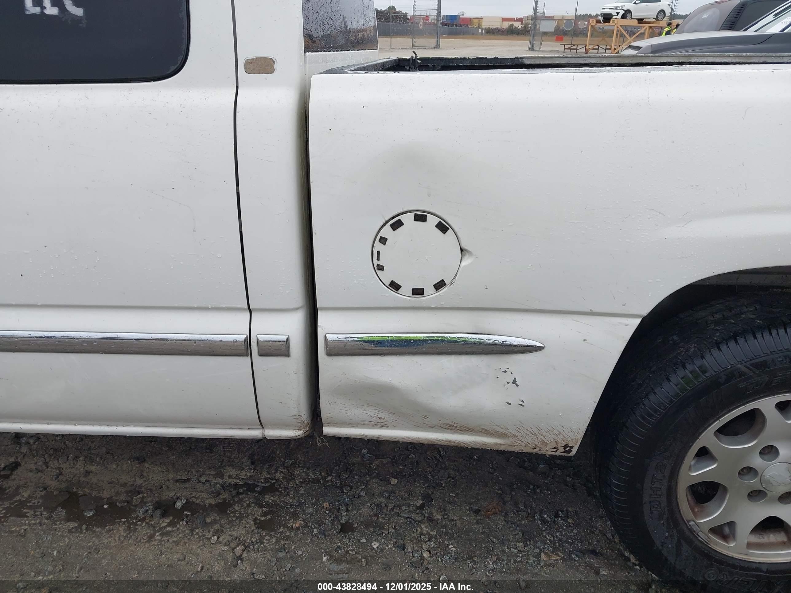GMC SIERRA image 6