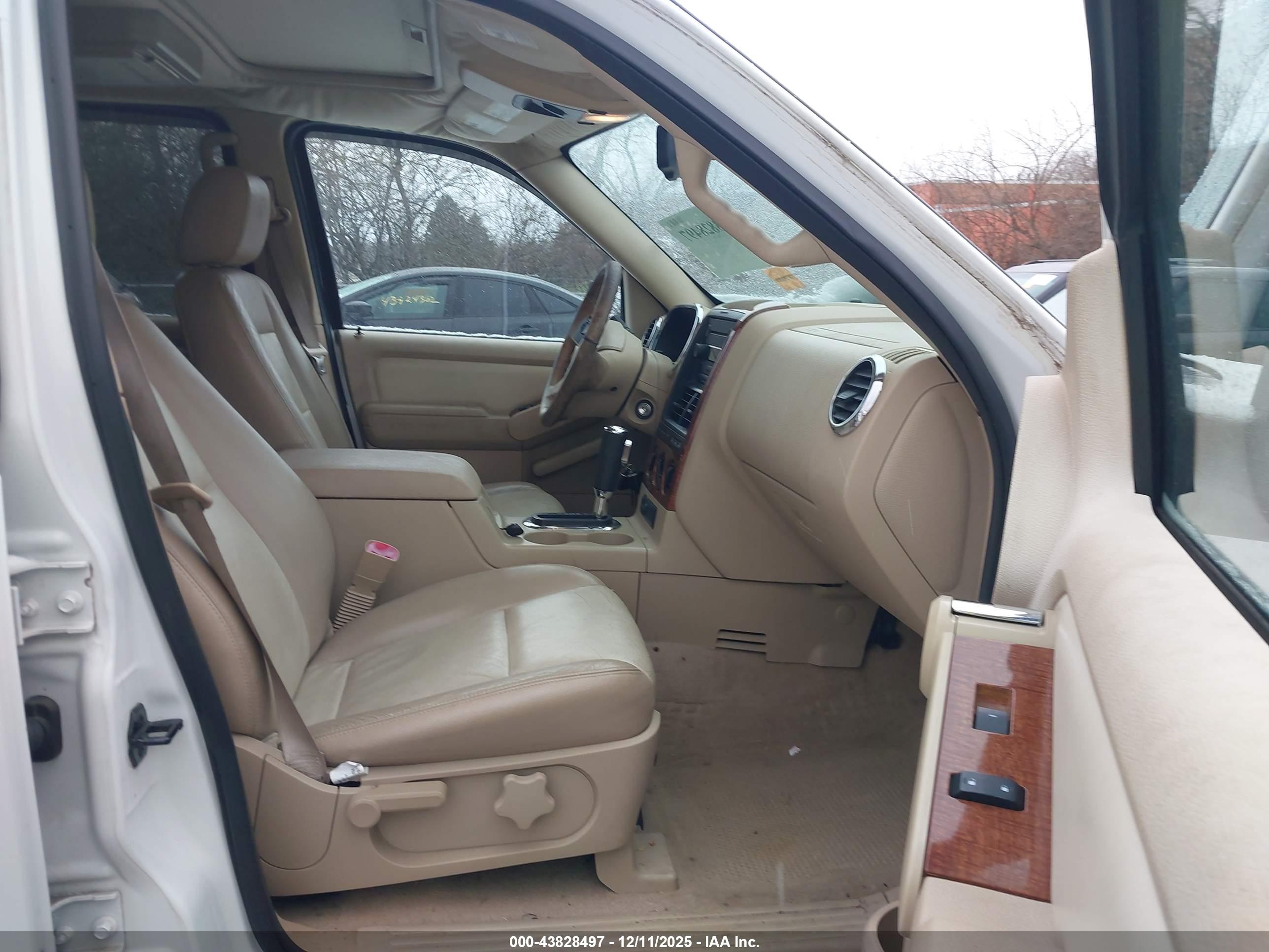FORD EXPLORER image 5