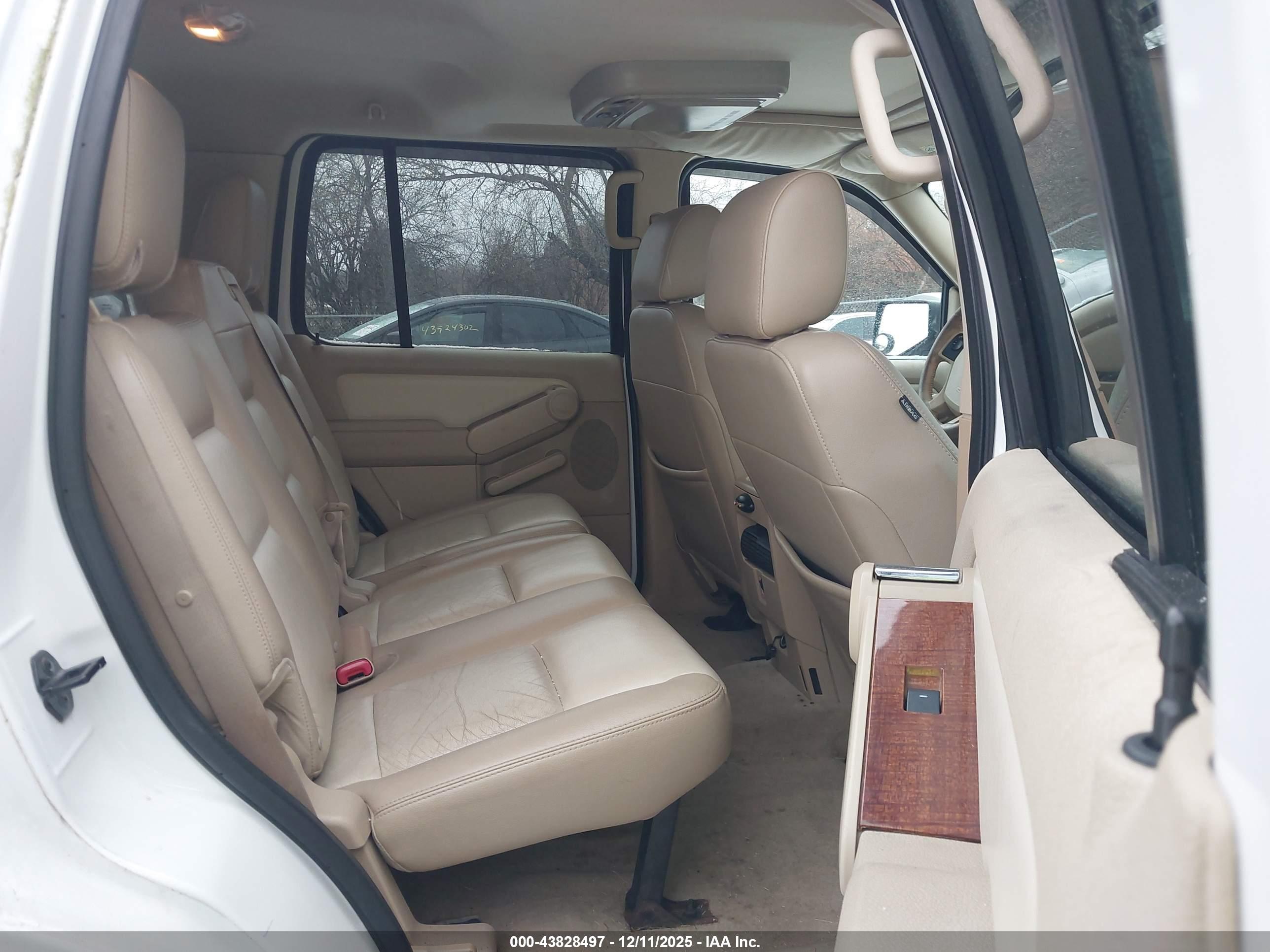 FORD EXPLORER image 8