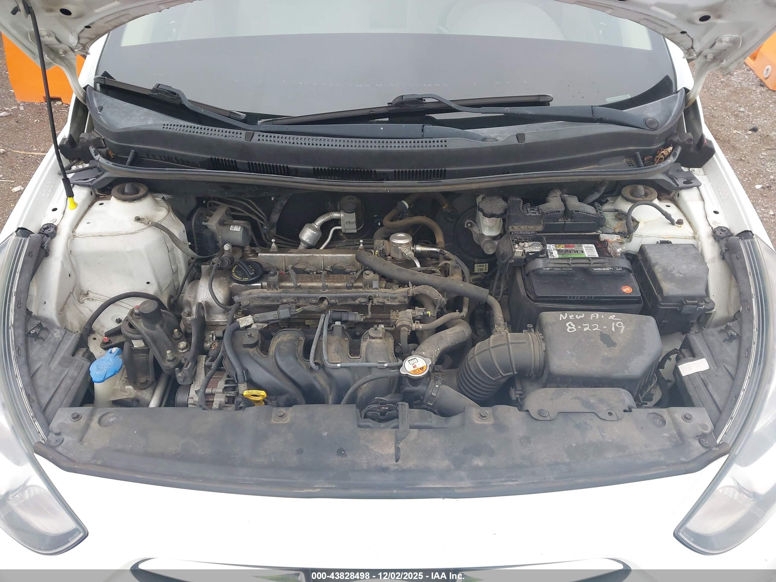 HYUNDAI ACCENT image 10