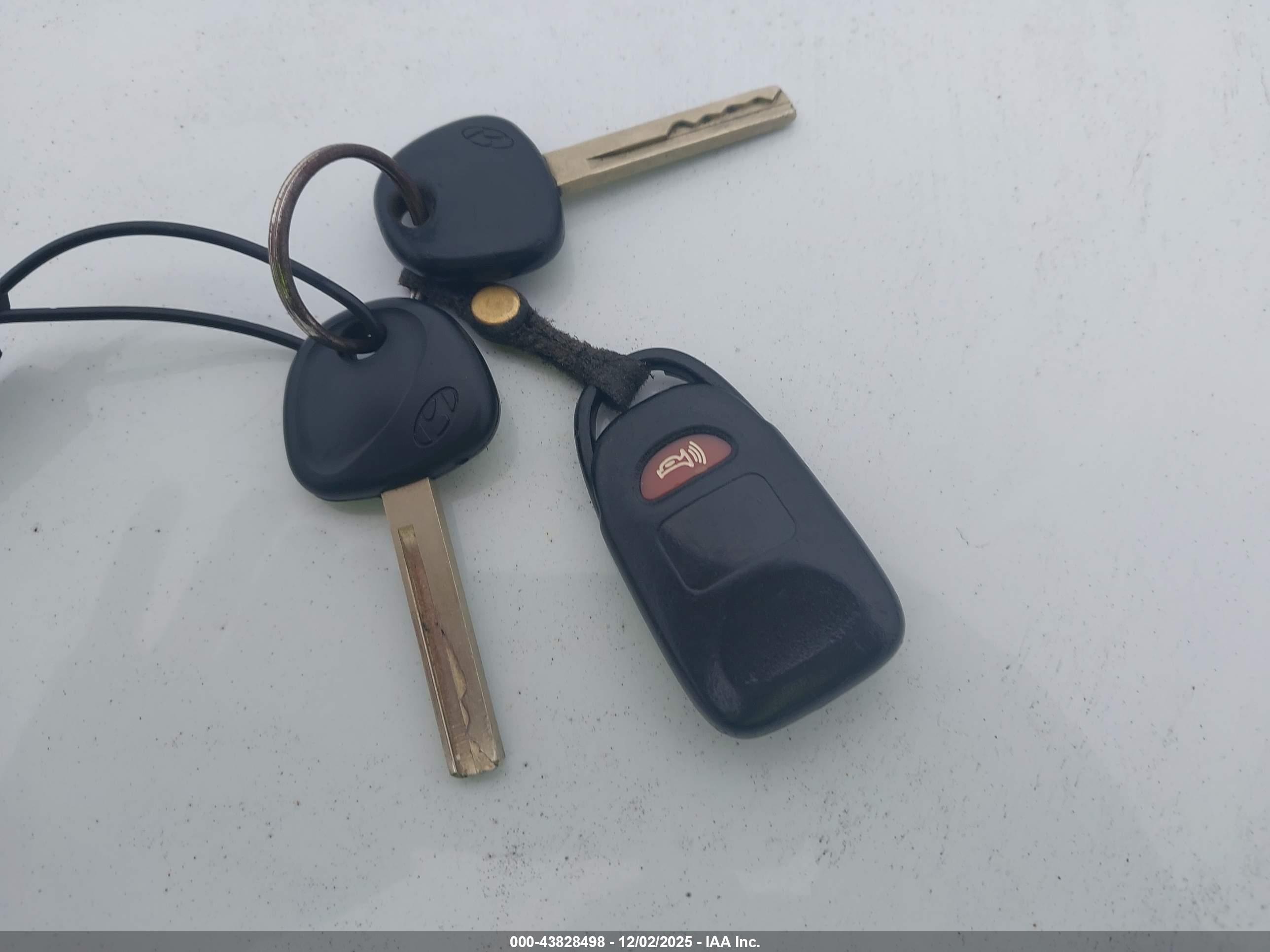 HYUNDAI ACCENT image 11