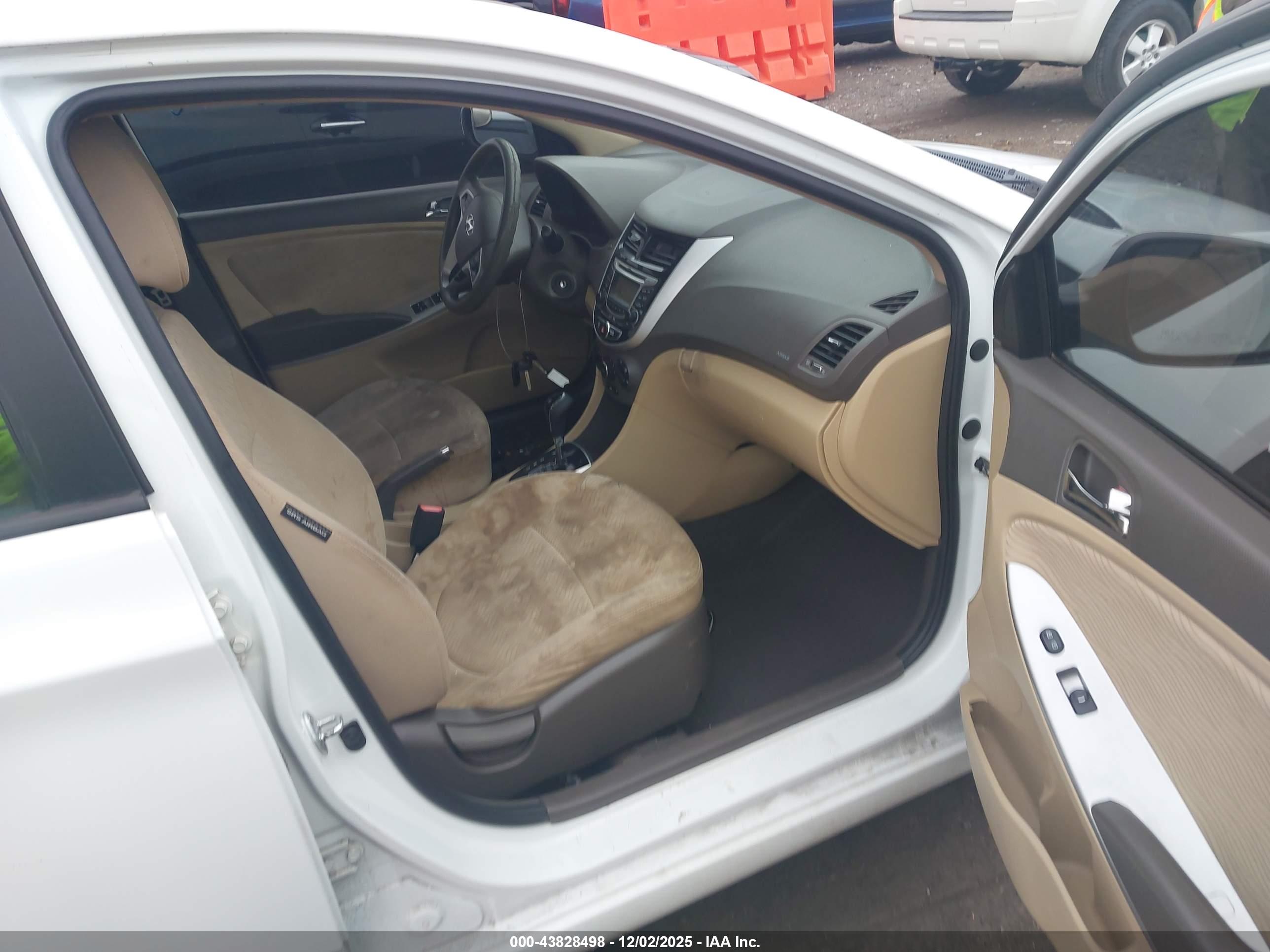 HYUNDAI ACCENT image 5