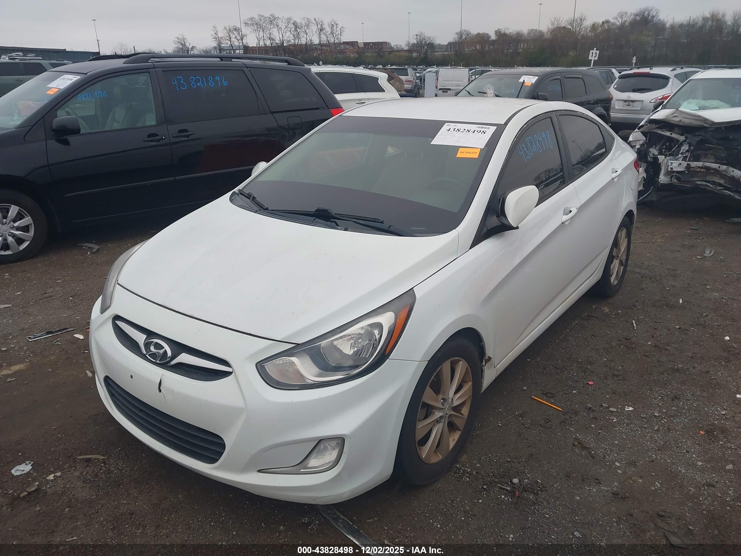 HYUNDAI ACCENT image 6
