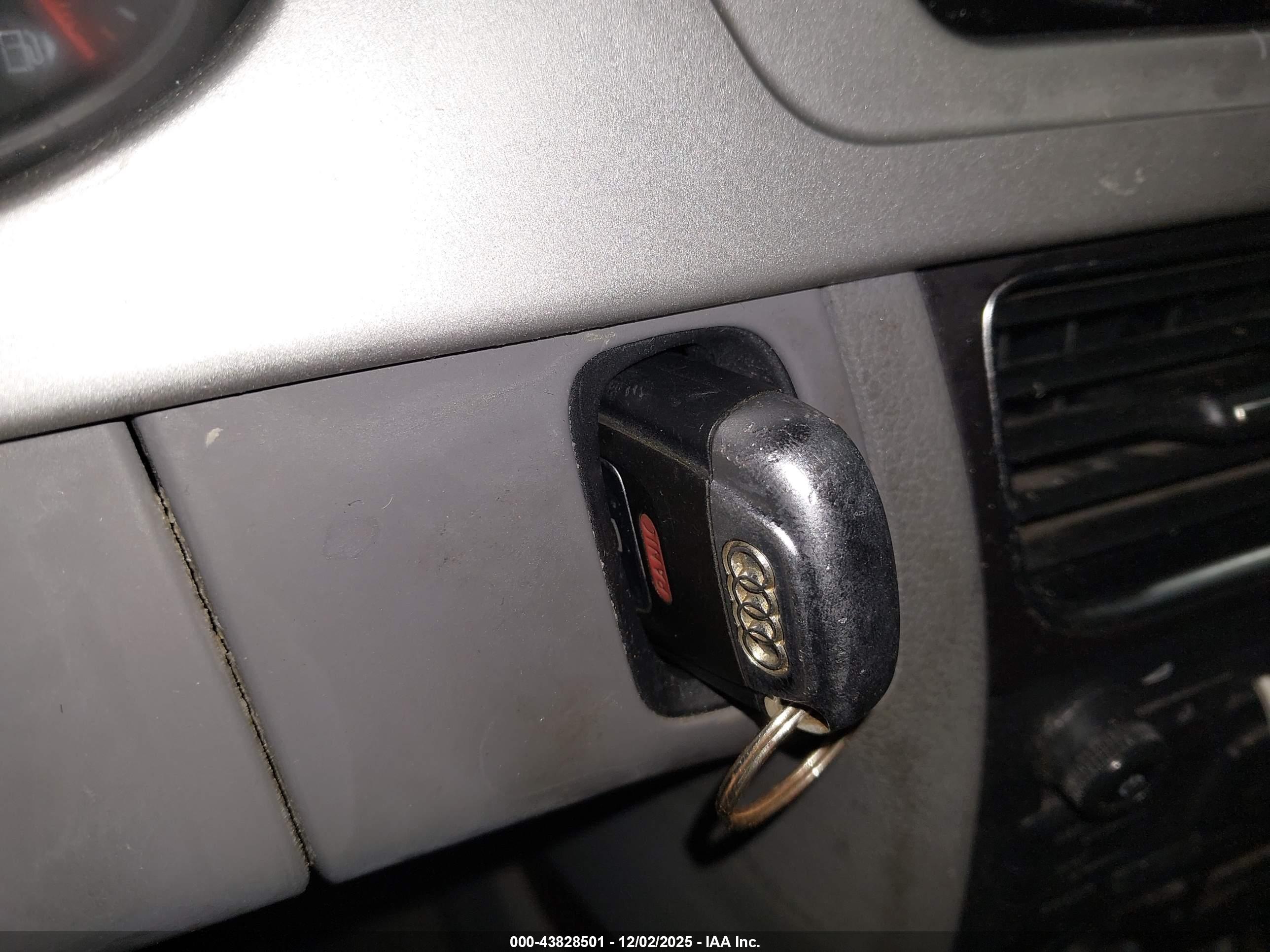 AUDI A4 image 11