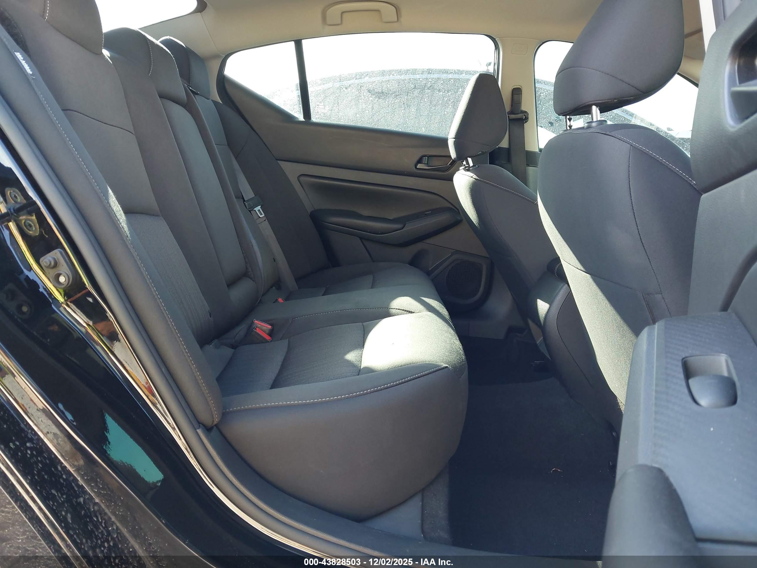 NISSAN ALTIMA image 8