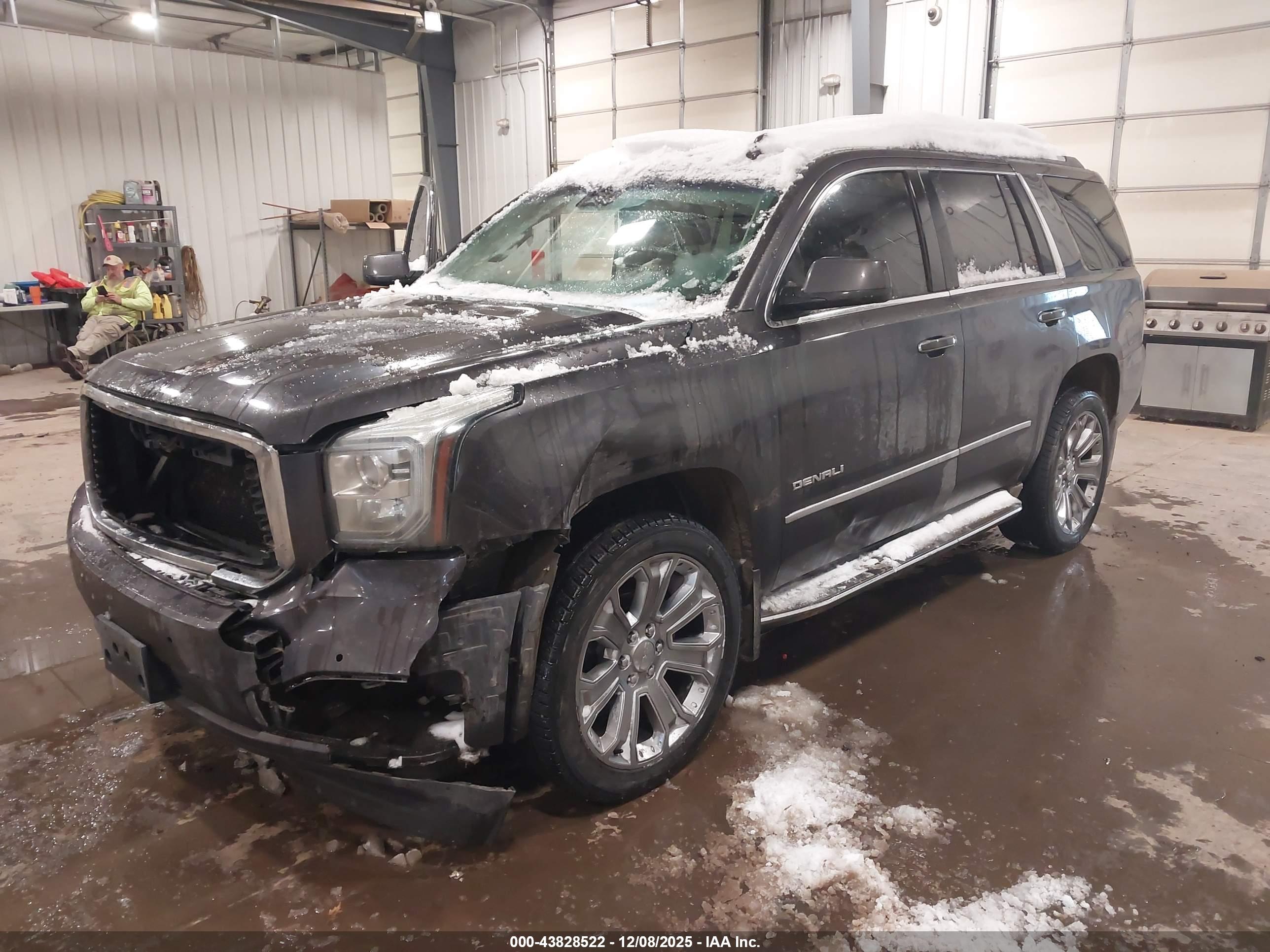 GMC YUKON image 2
