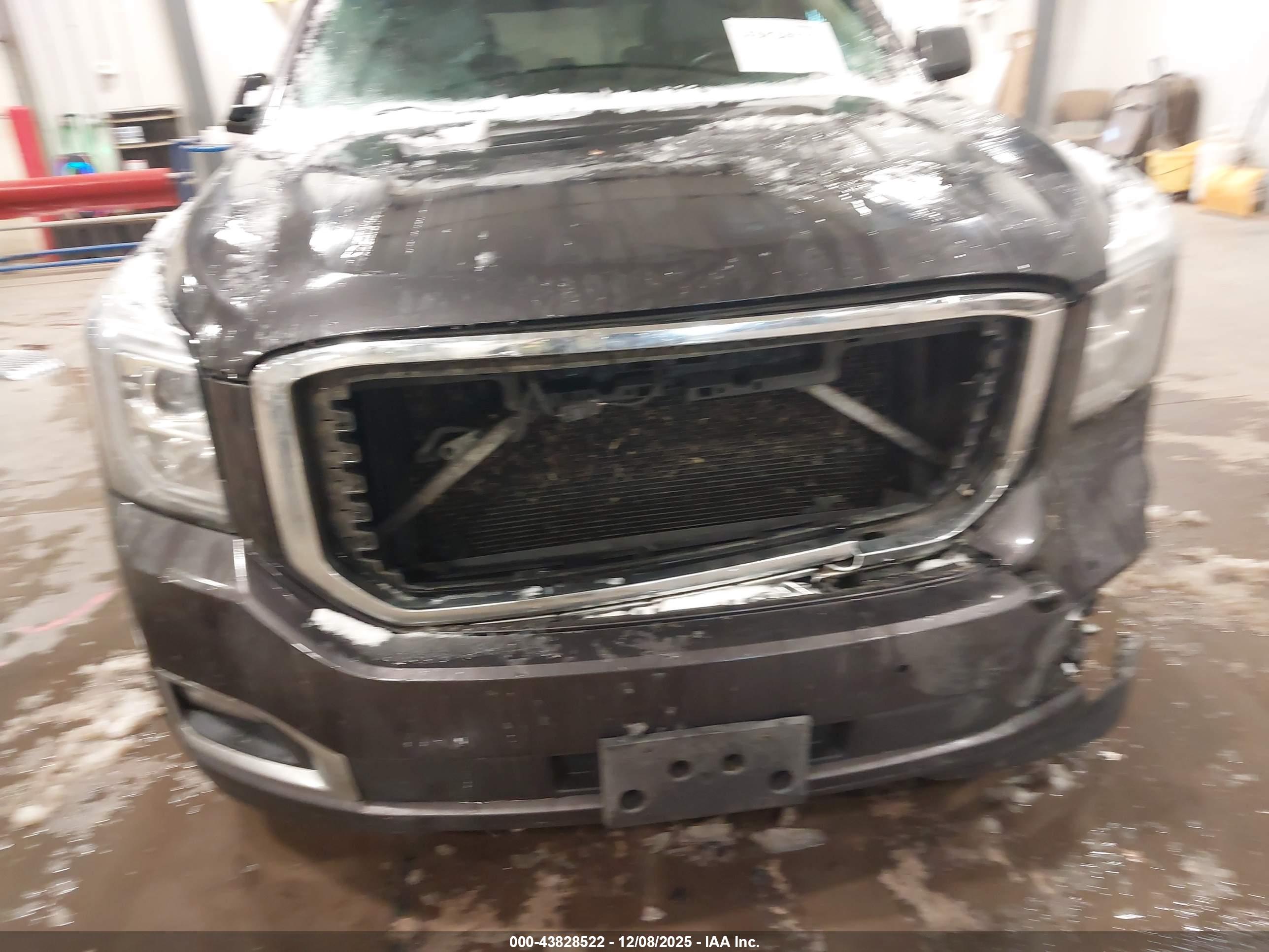 GMC YUKON image 6