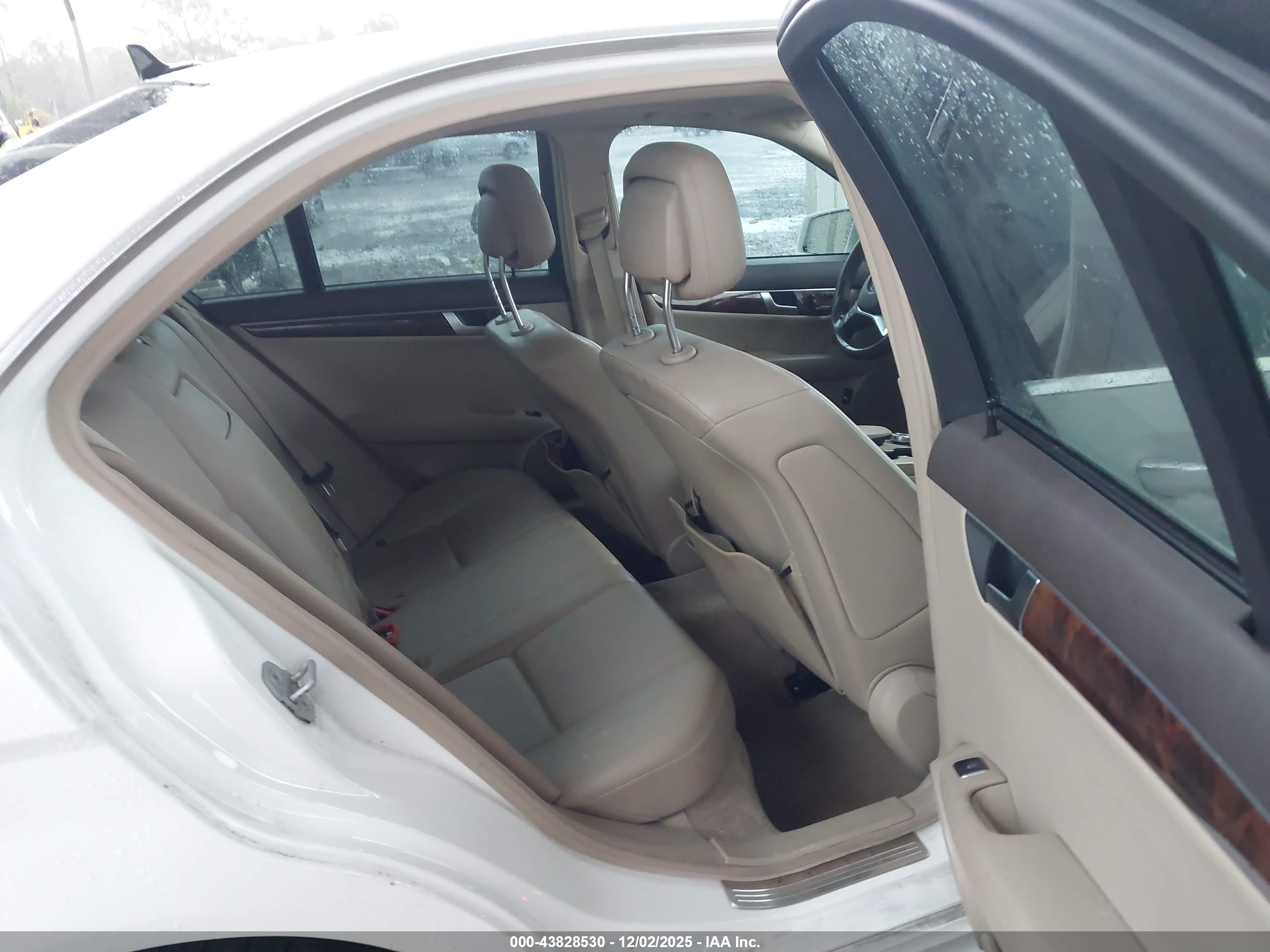MERCEDES-BENZ C image 8