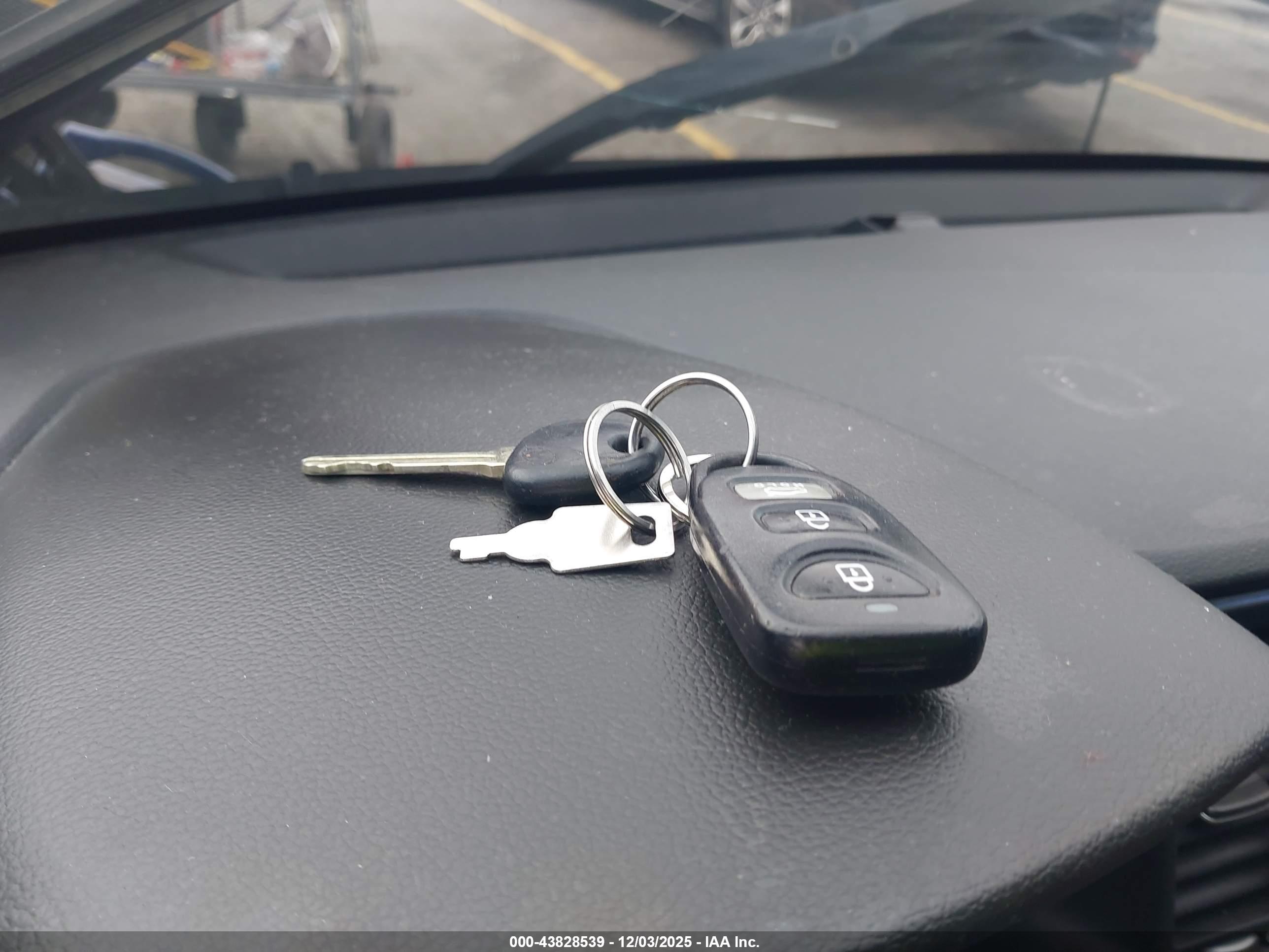 HYUNDAI ELANTRA image 11