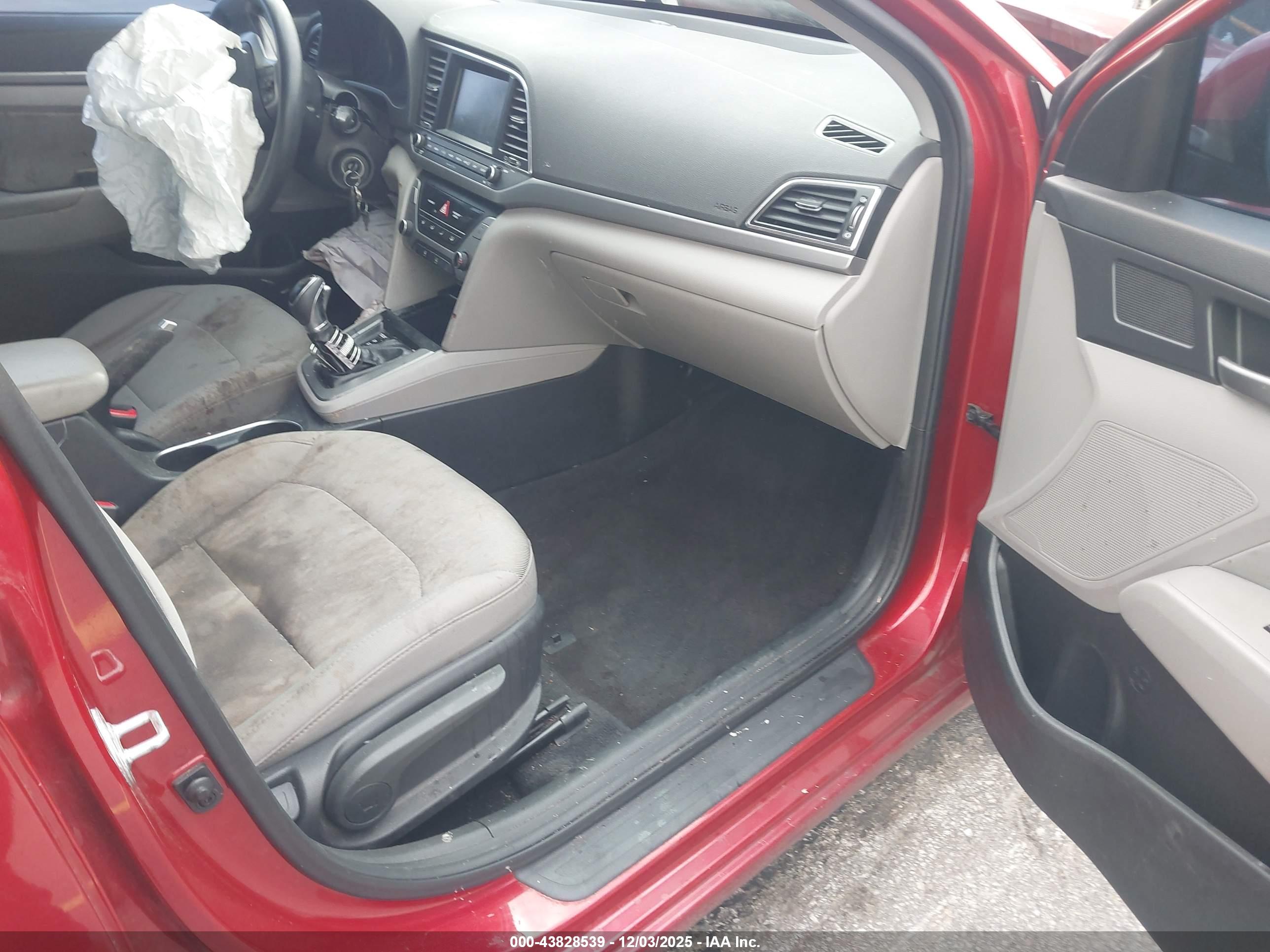 HYUNDAI ELANTRA image 5