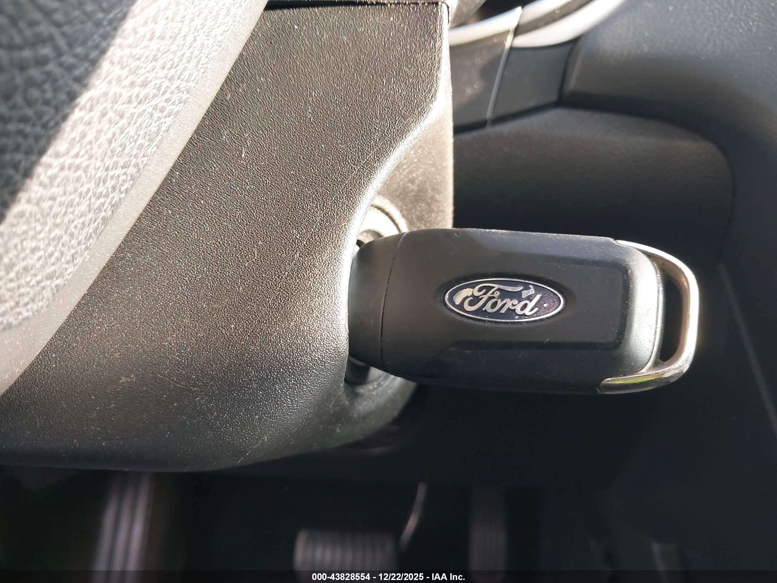FORD FUSION image 11