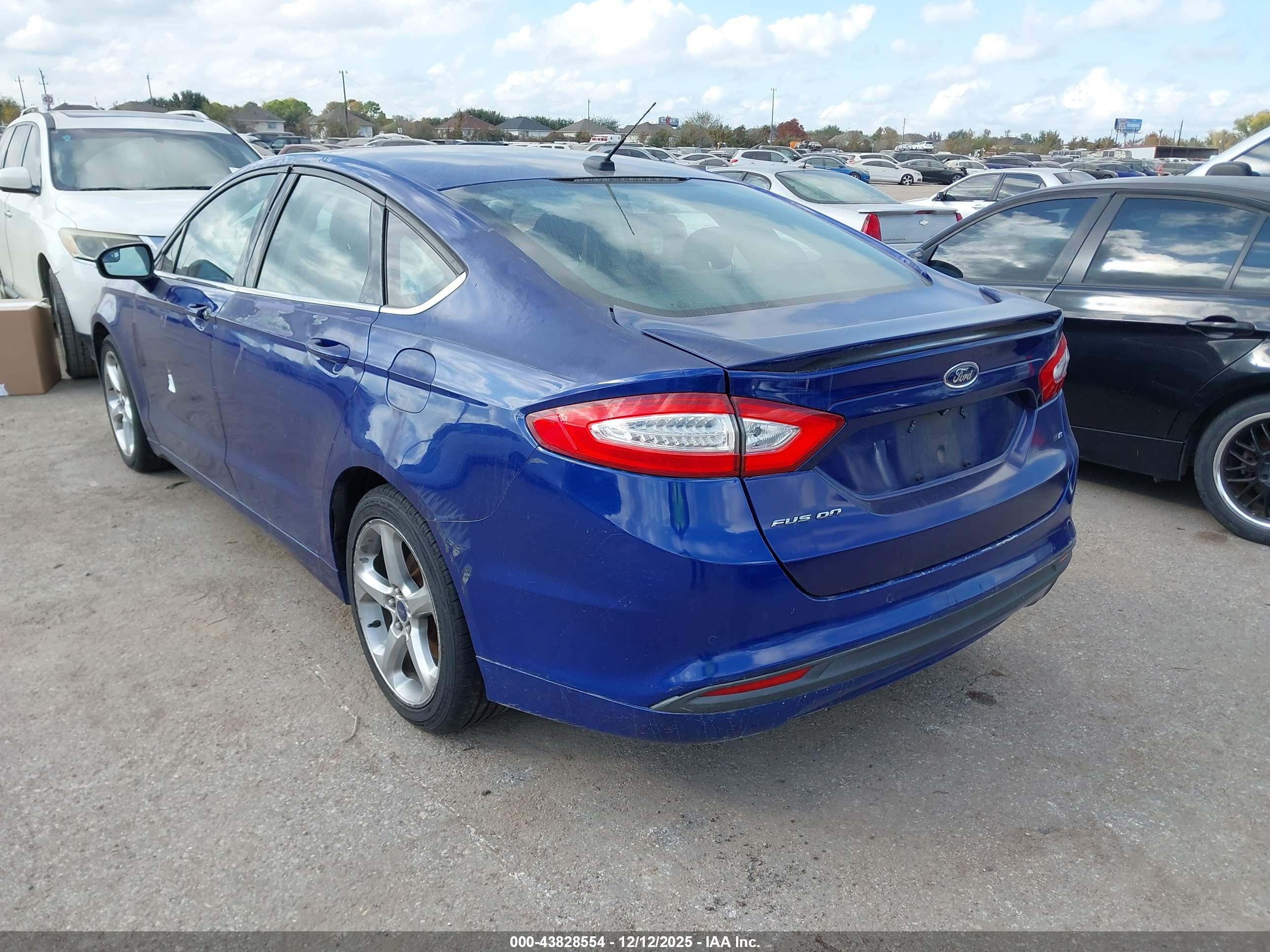 FORD FUSION image 3
