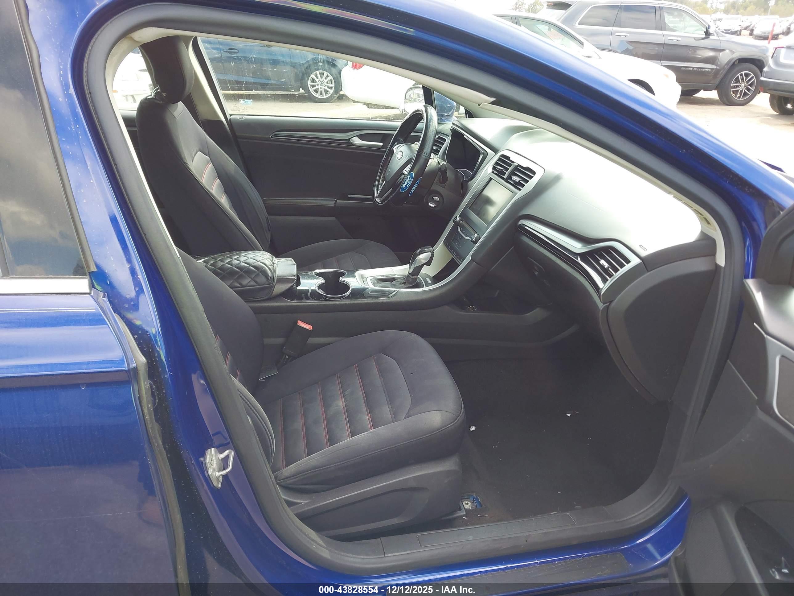 FORD FUSION image 5