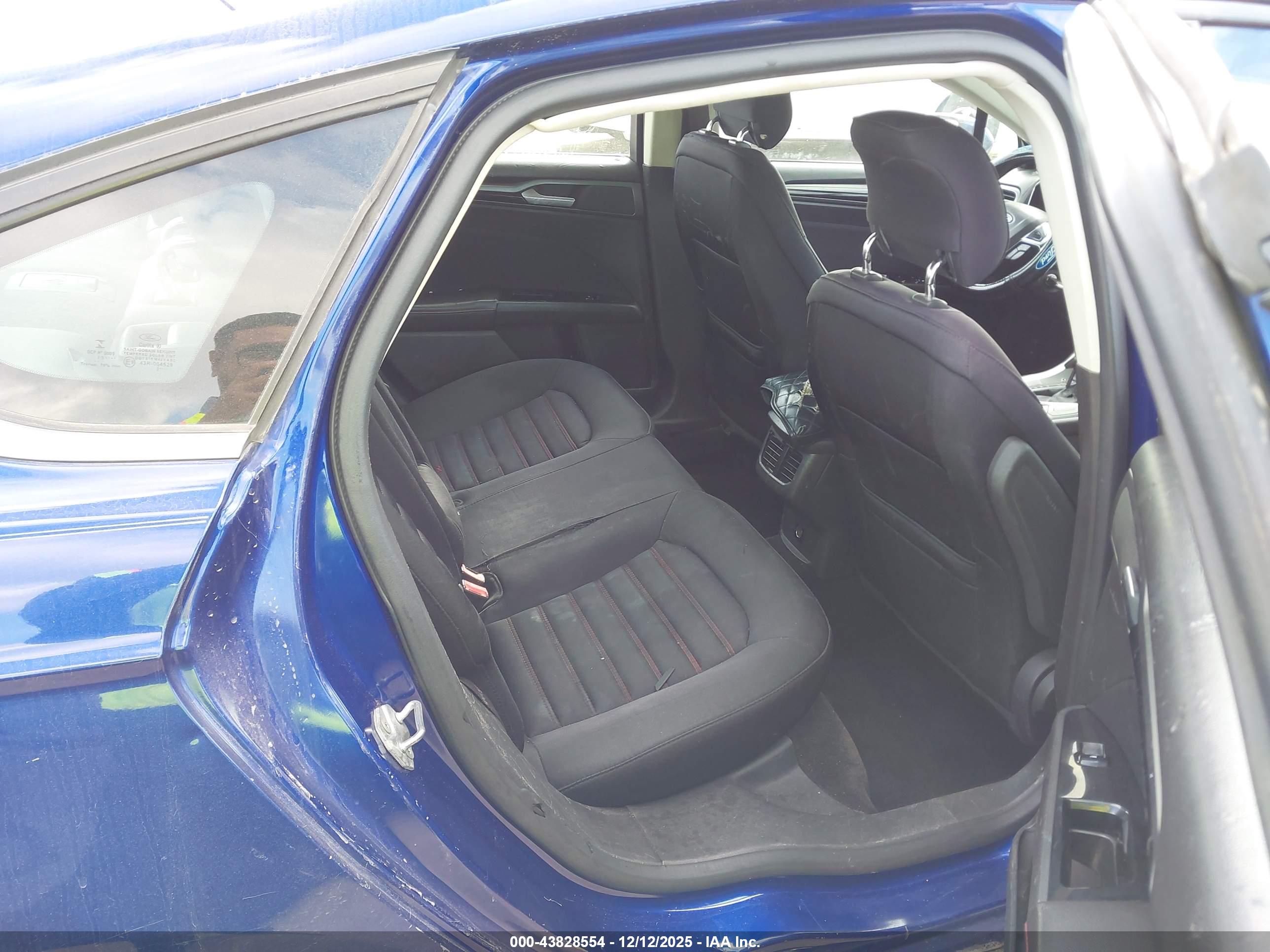 FORD FUSION image 8
