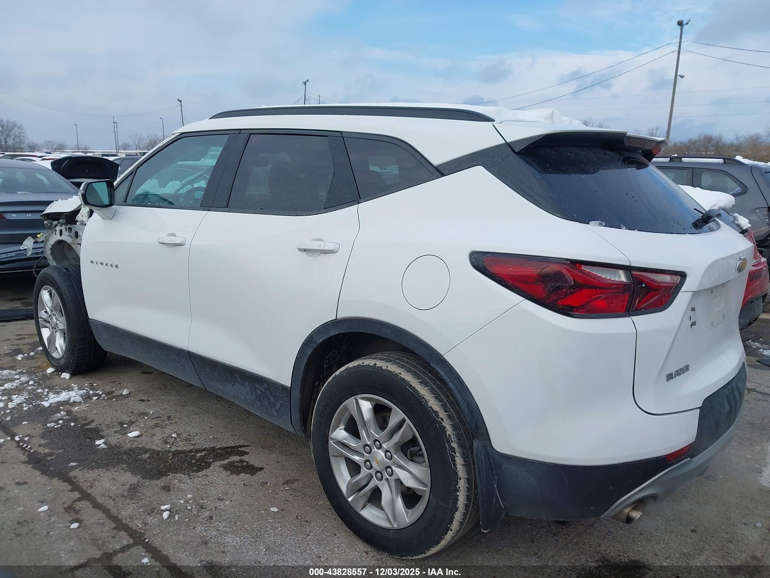 CHEVROLET BLAZER image 3