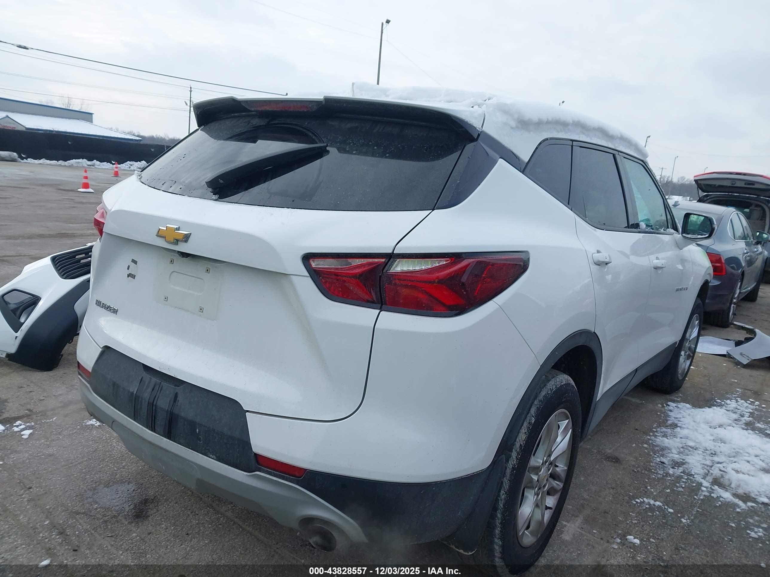 CHEVROLET BLAZER image 4